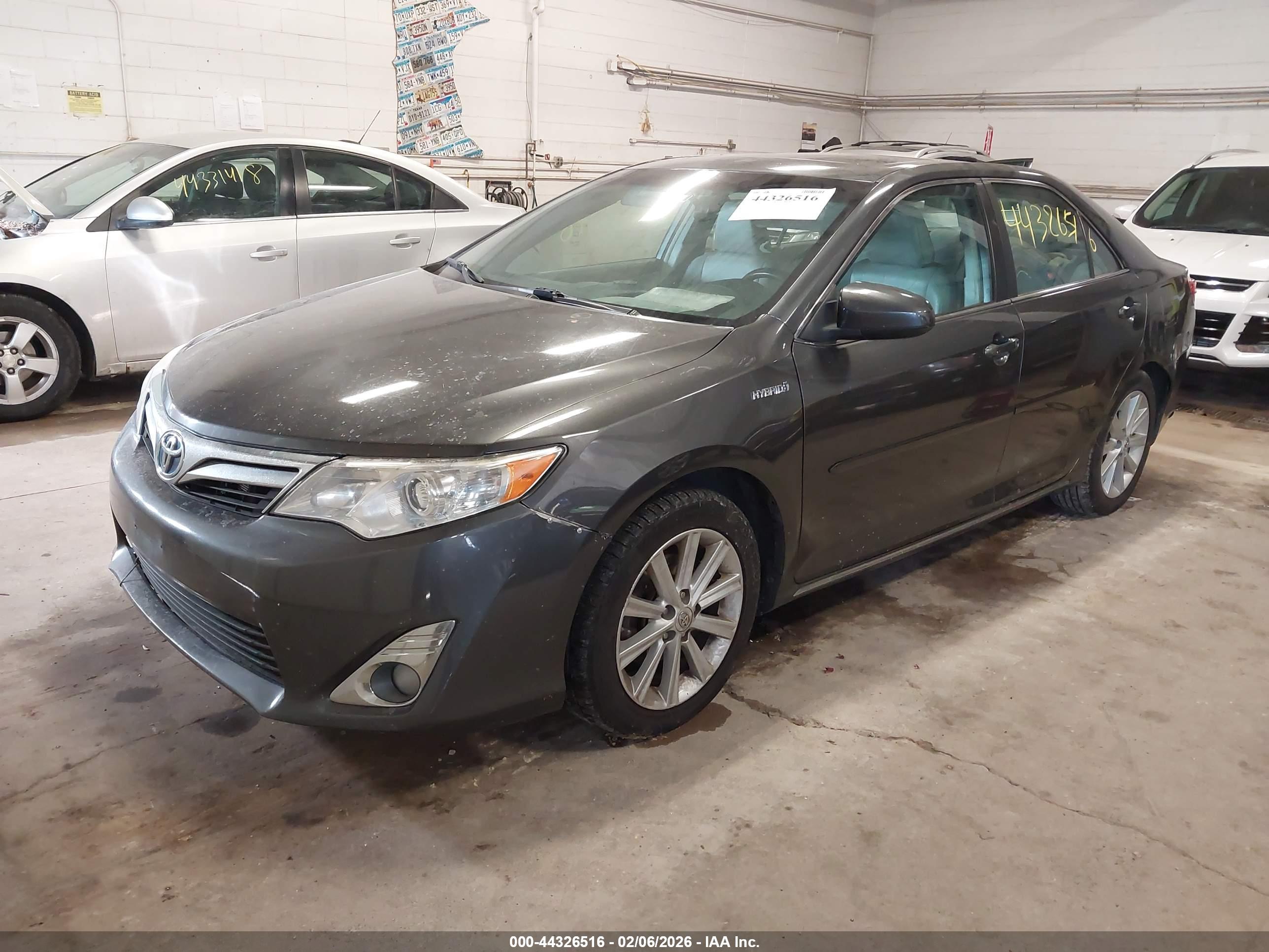 TOYOTA CAMRY image 2