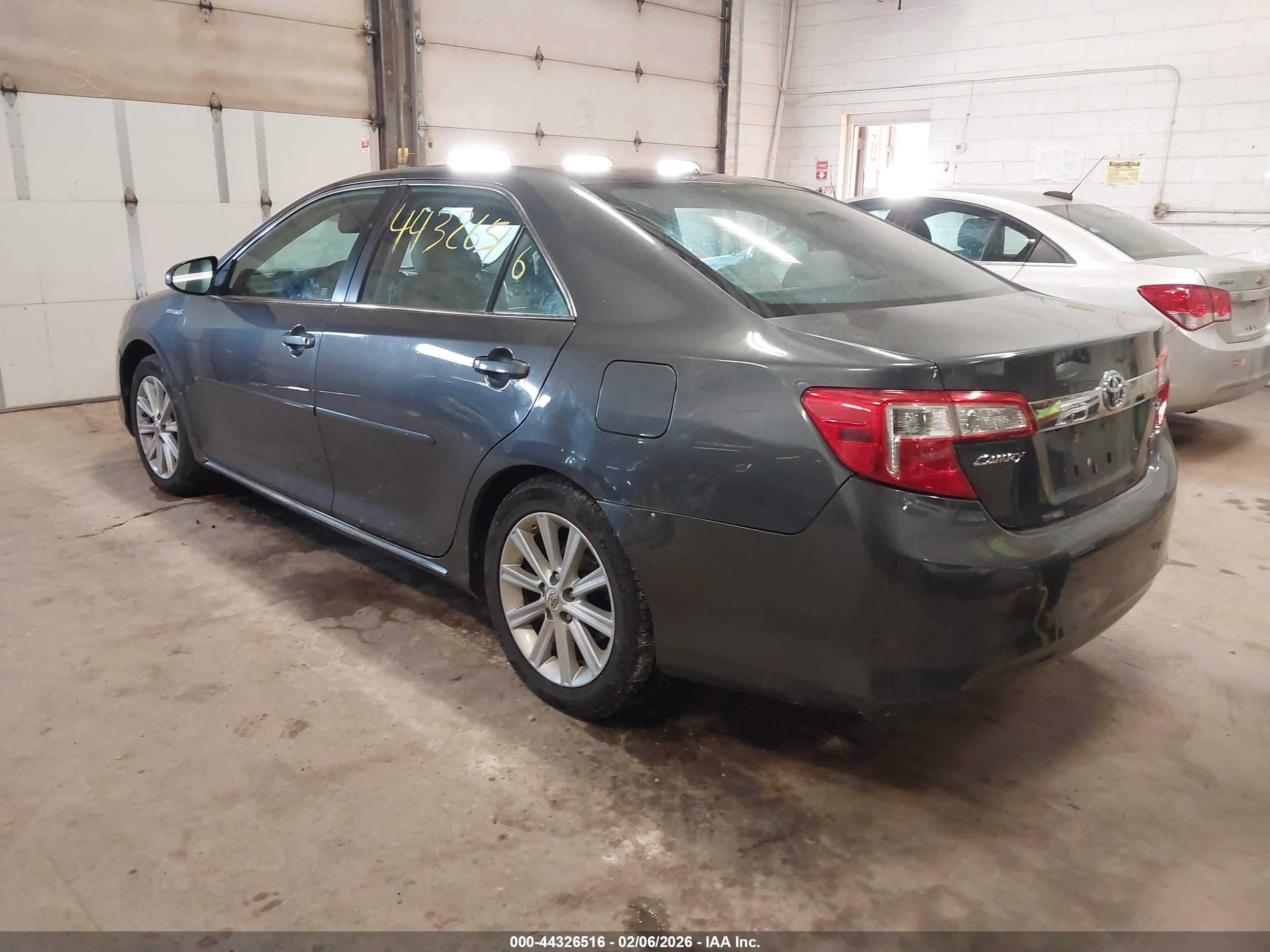TOYOTA CAMRY image 3