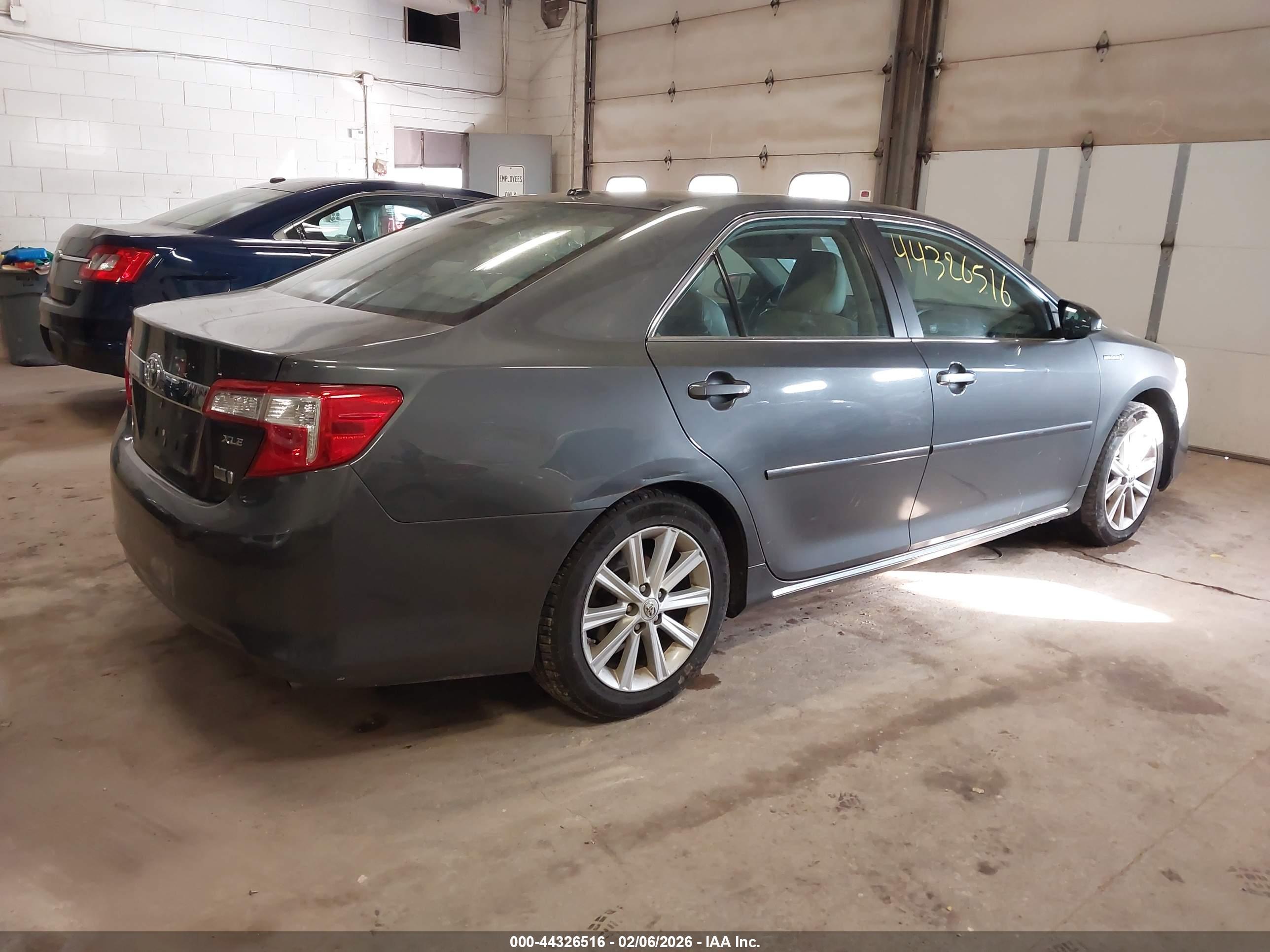 TOYOTA CAMRY image 4