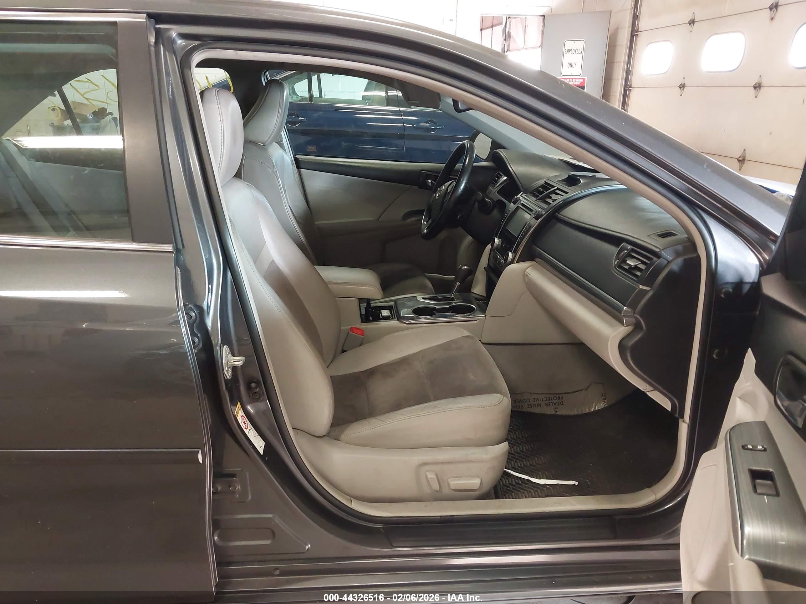 TOYOTA CAMRY image 5