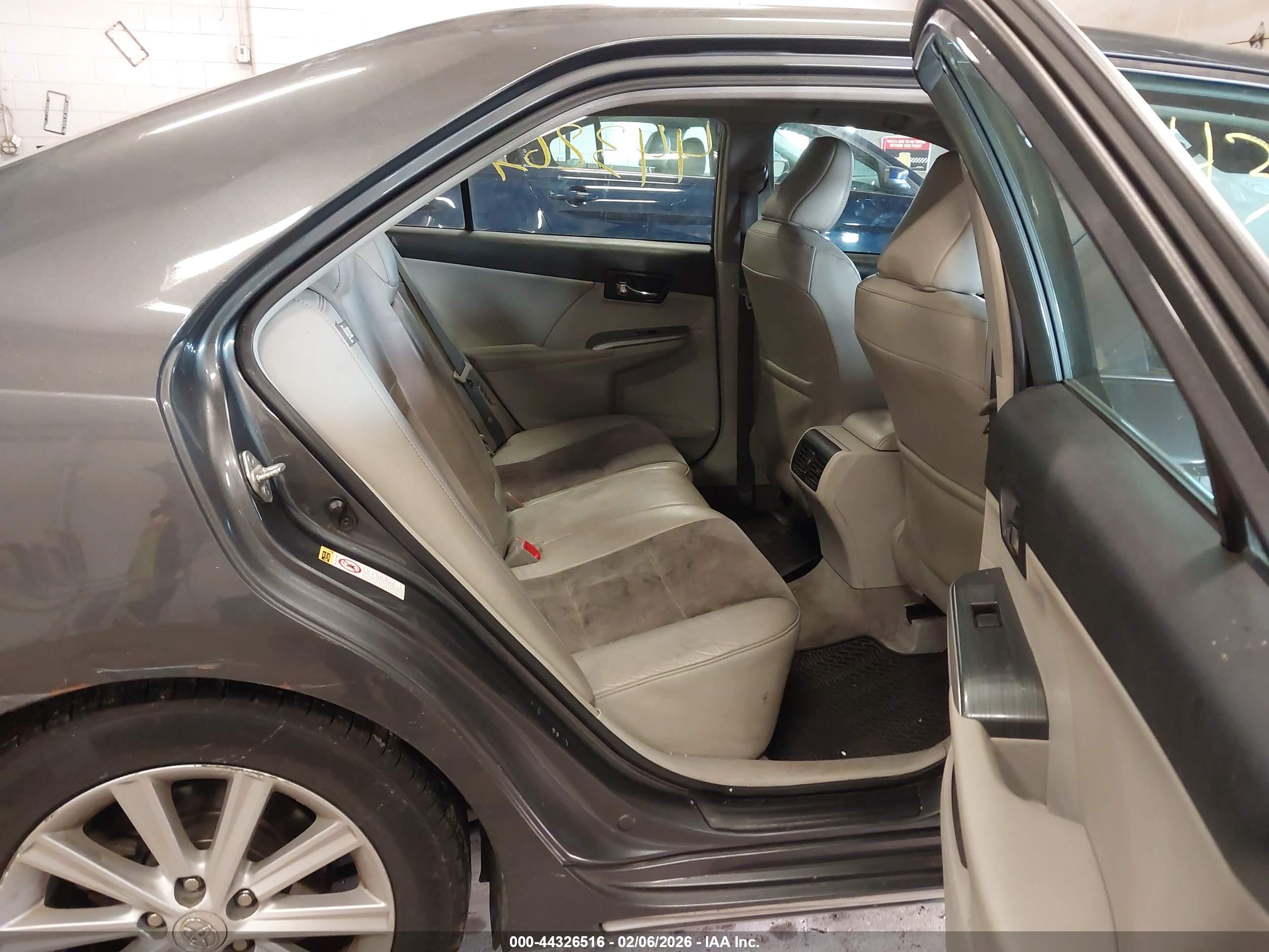 TOYOTA CAMRY image 8