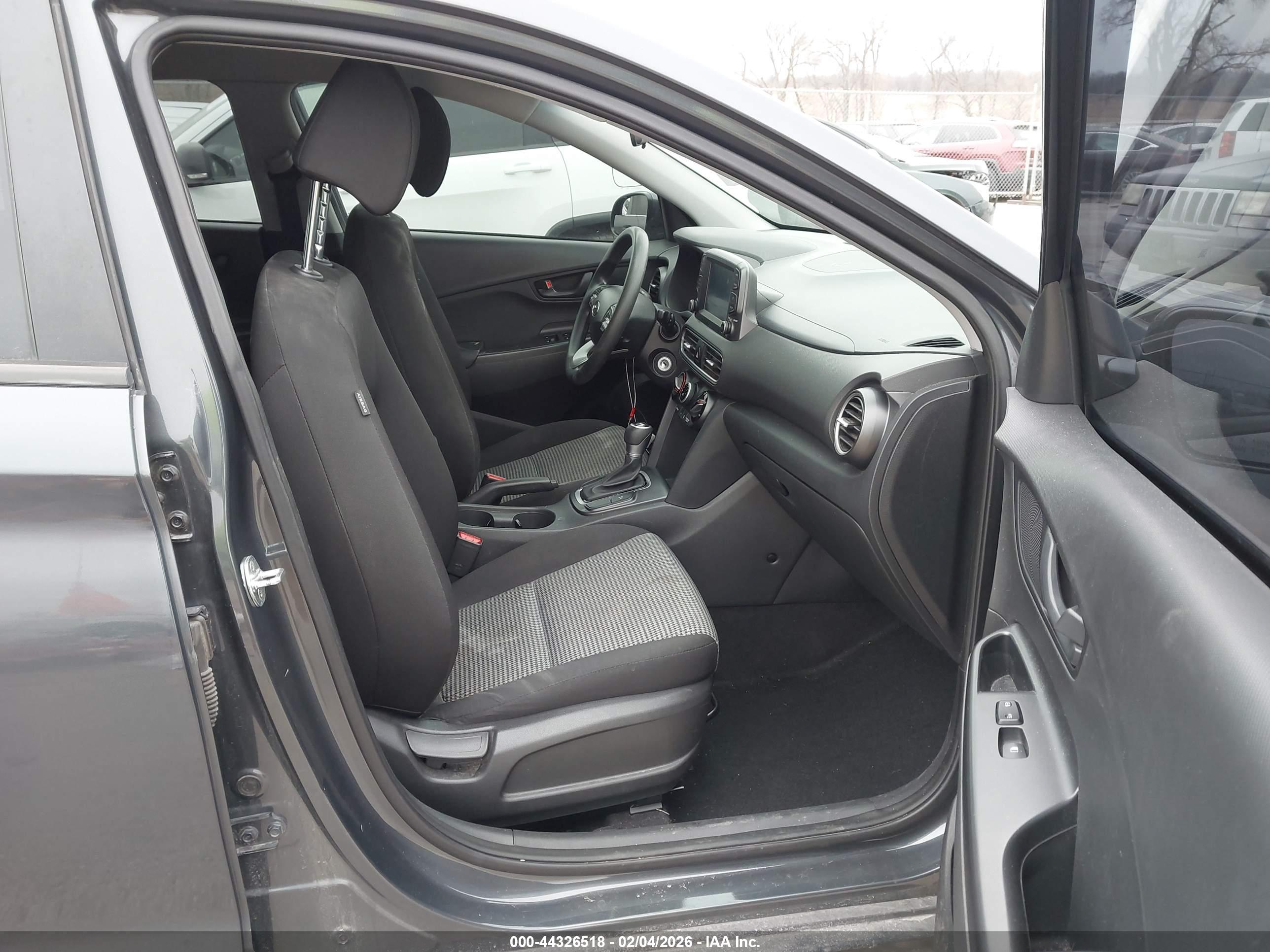 HYUNDAI KONA image 5