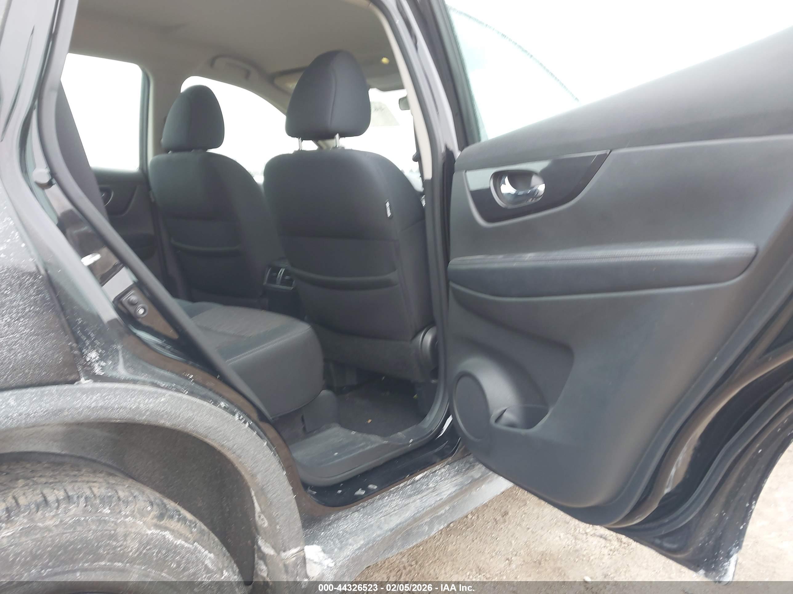 NISSAN ROGUE image 8