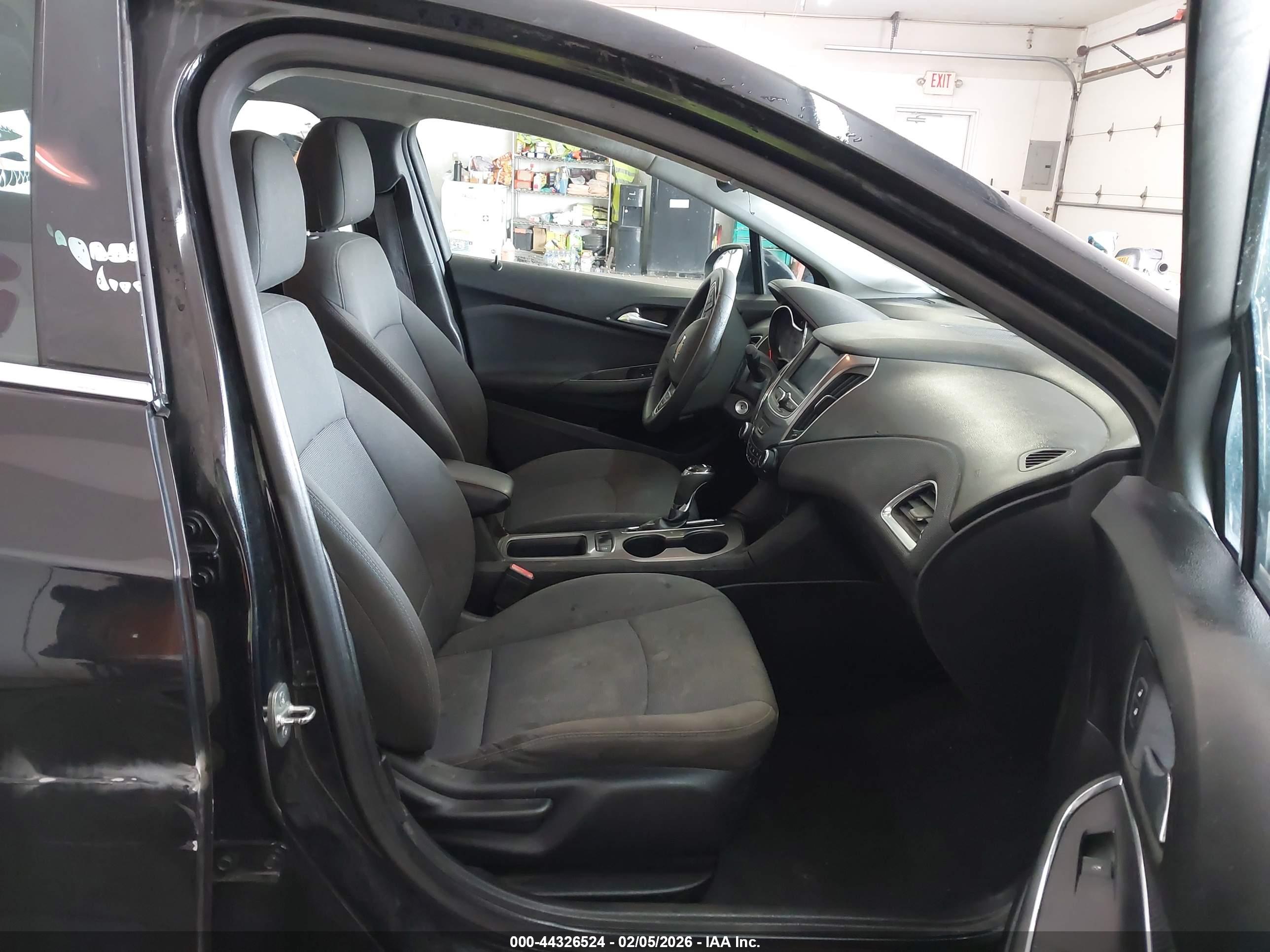 CHEVROLET CRUZE image 5