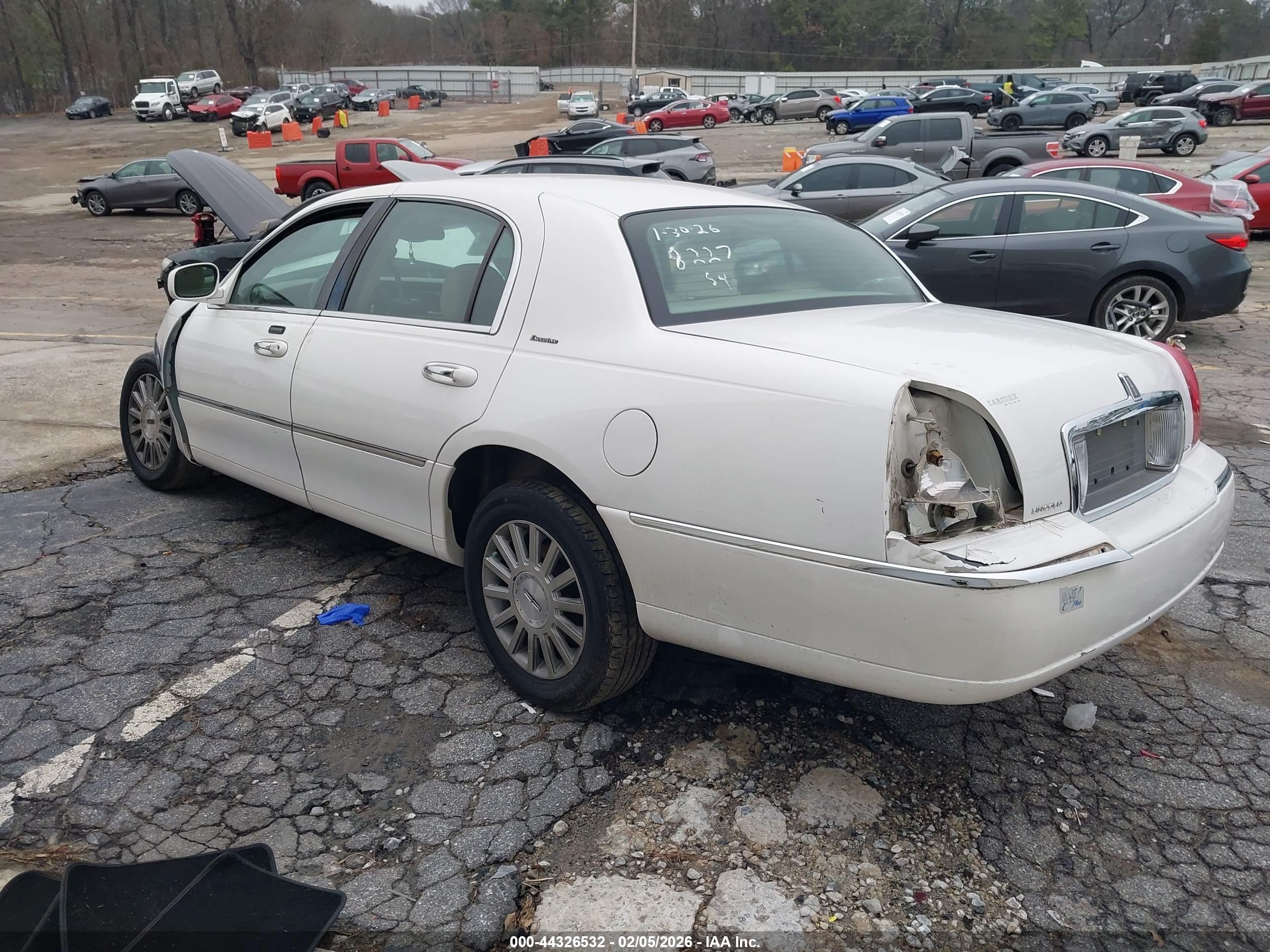 LINCOLN TOWN image 3