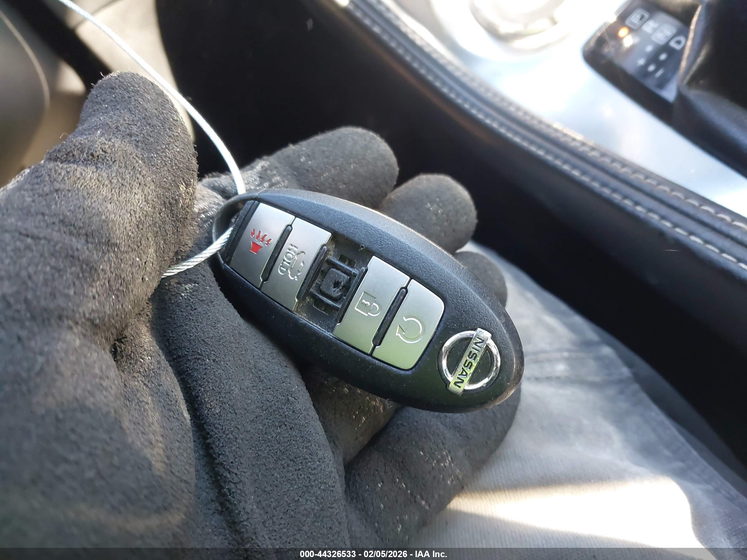 NISSAN MAXIMA image 11