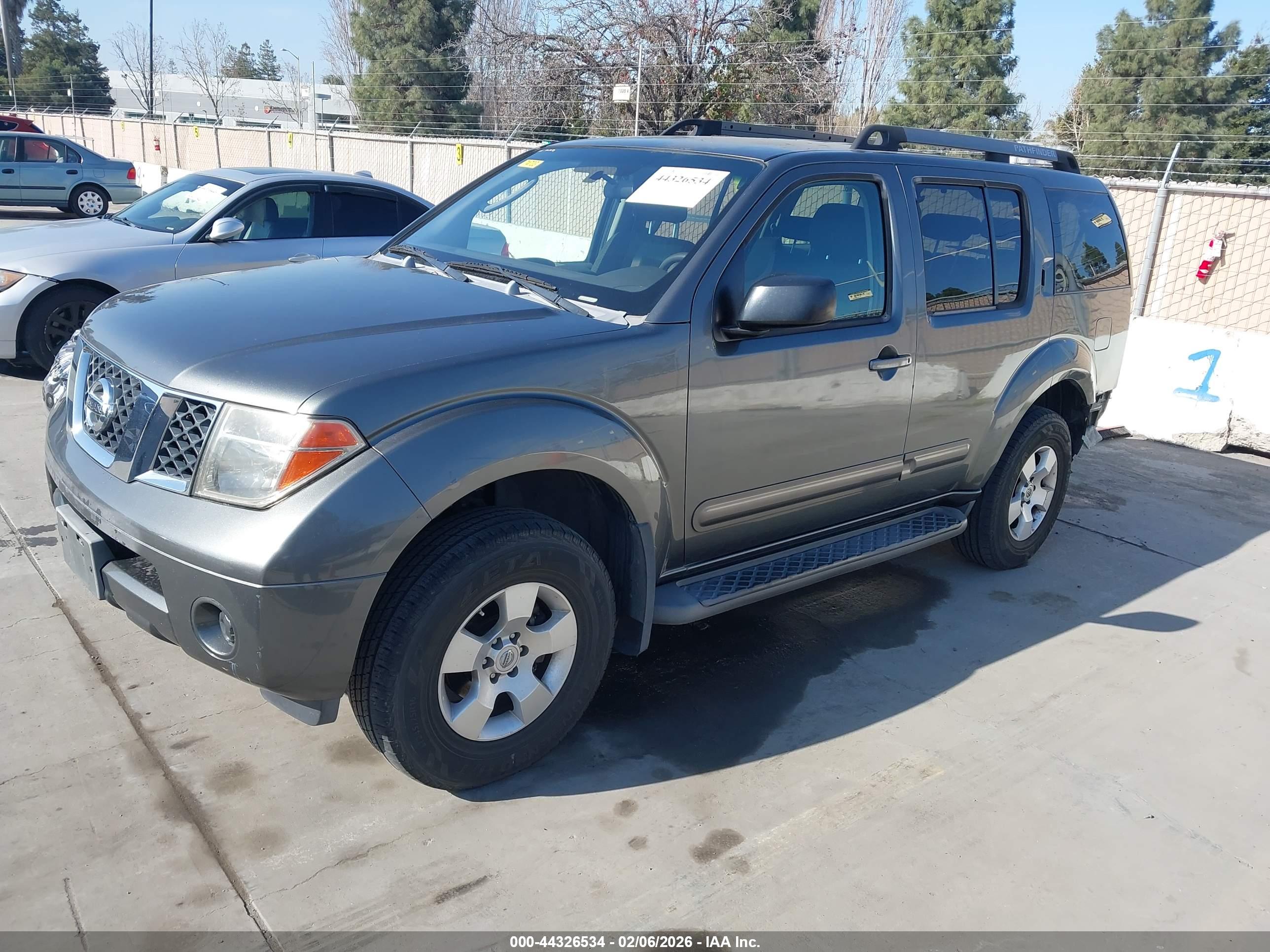 NISSAN PATHFINDER image 2