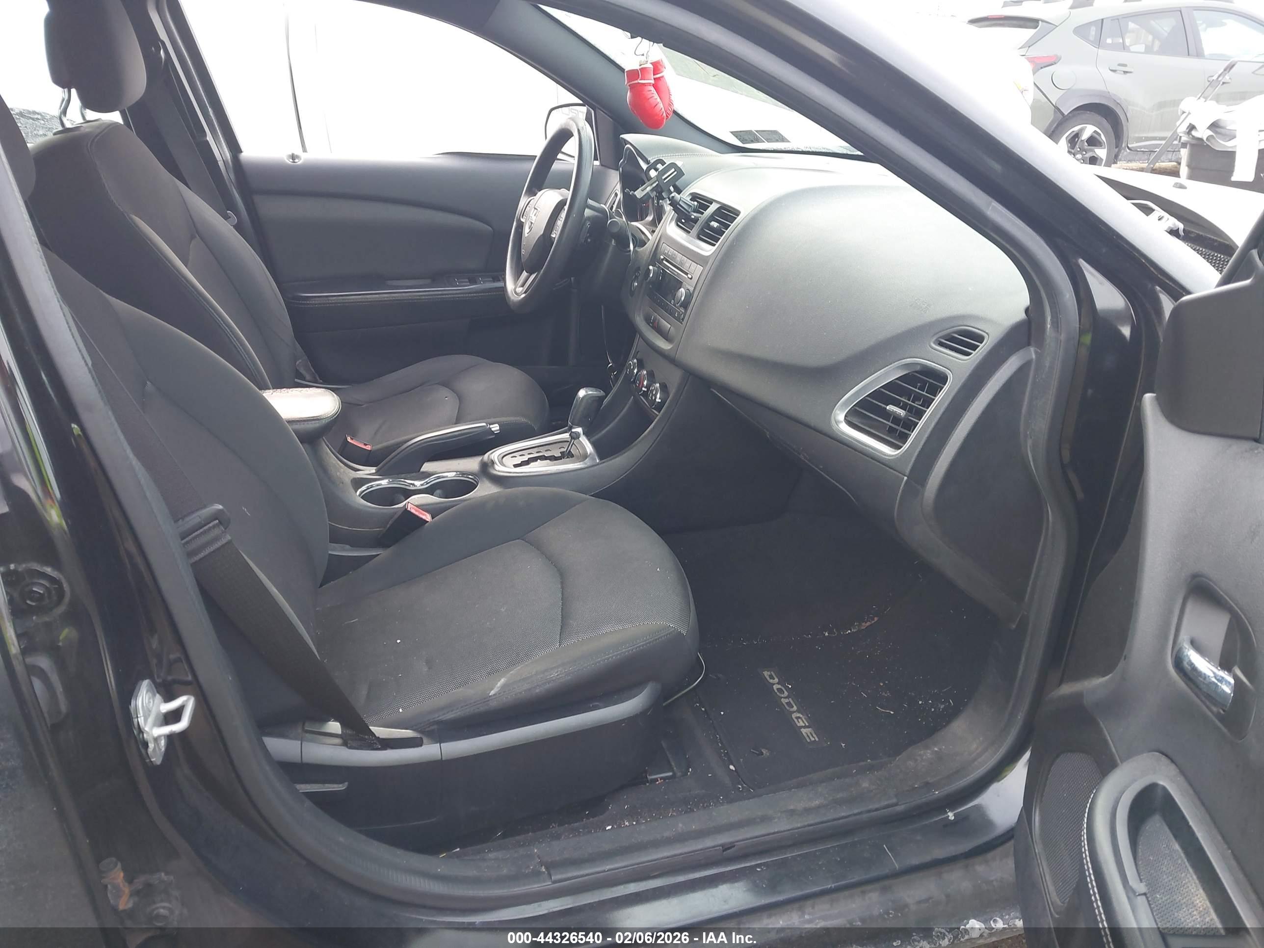 DODGE AVENGER image 5