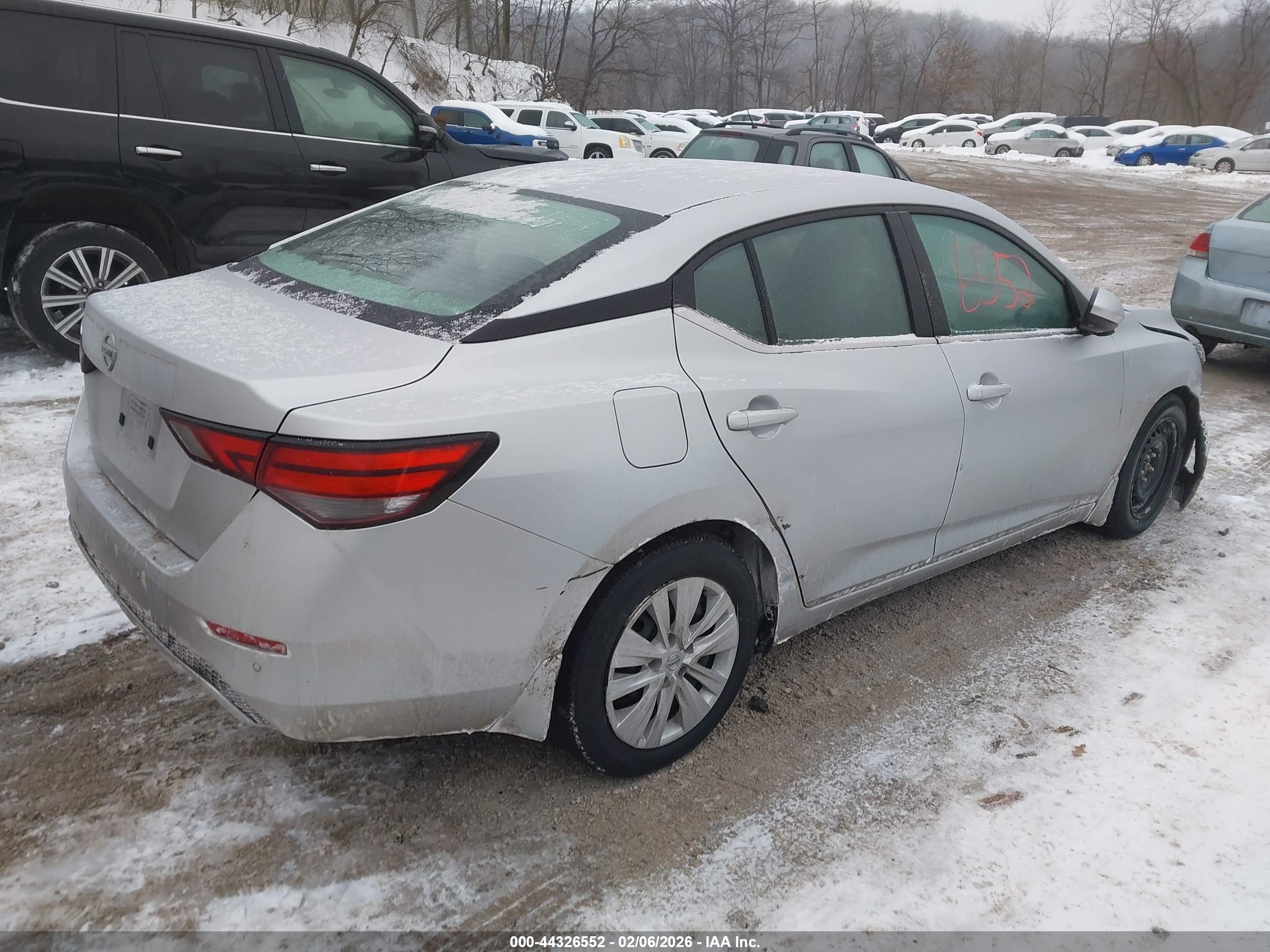 NISSAN SENTRA image 4