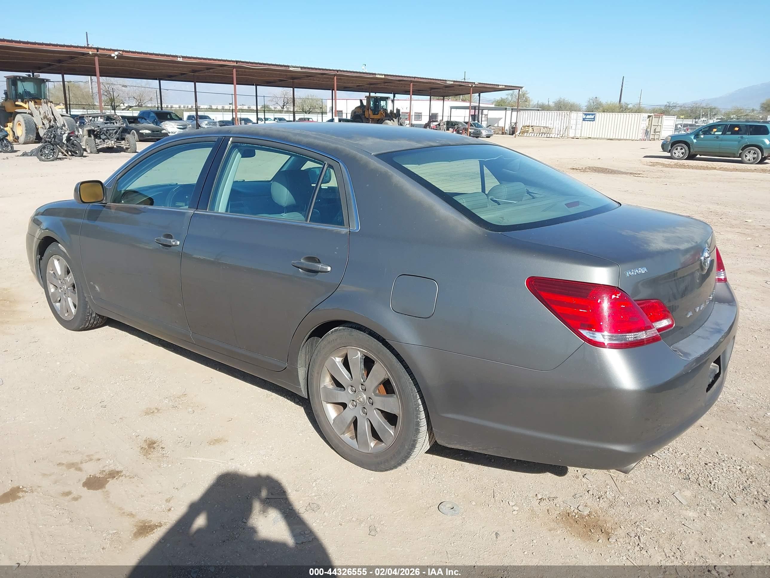 TOYOTA AVALON image 3
