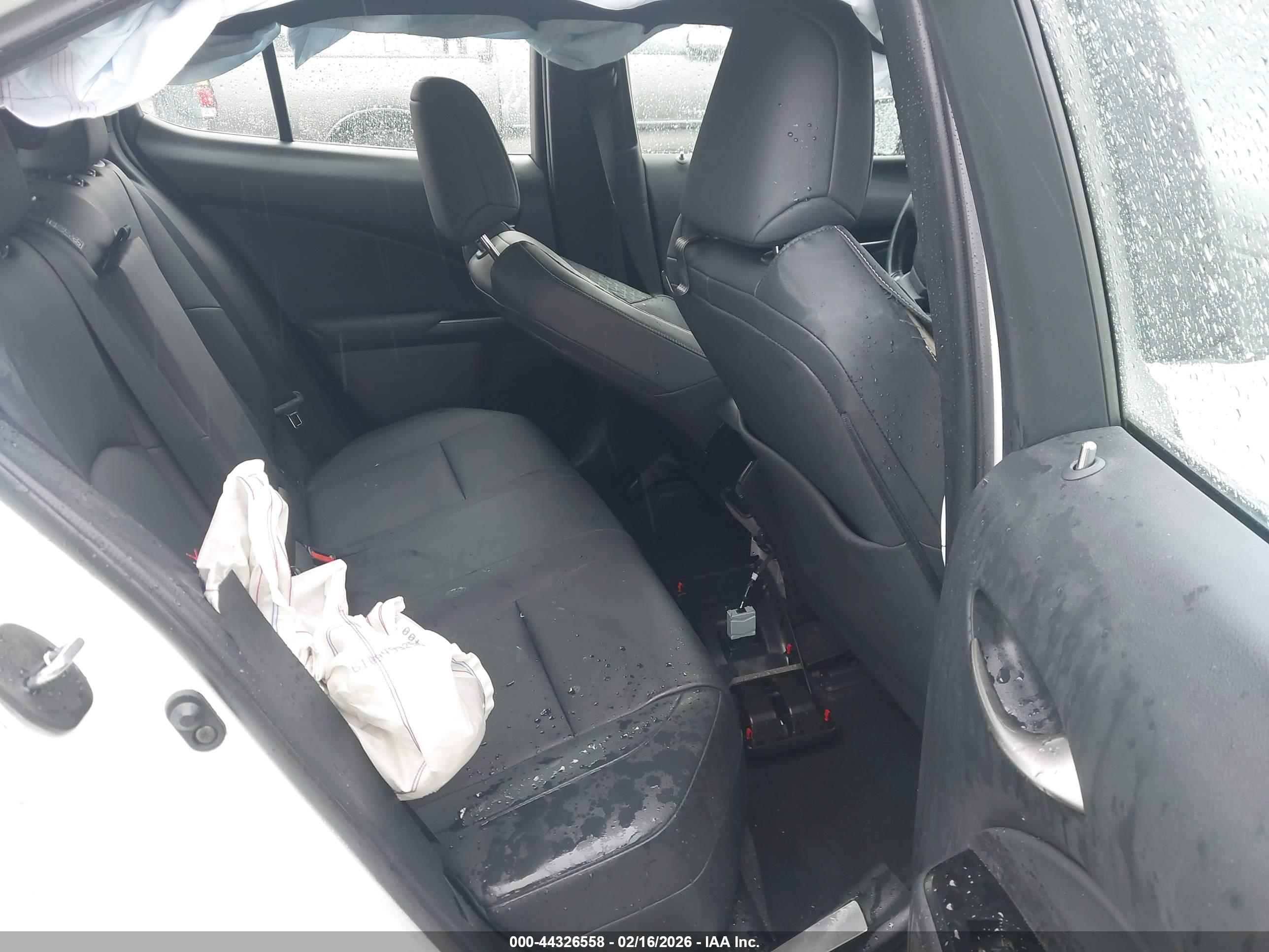 LEXUS UX image 8