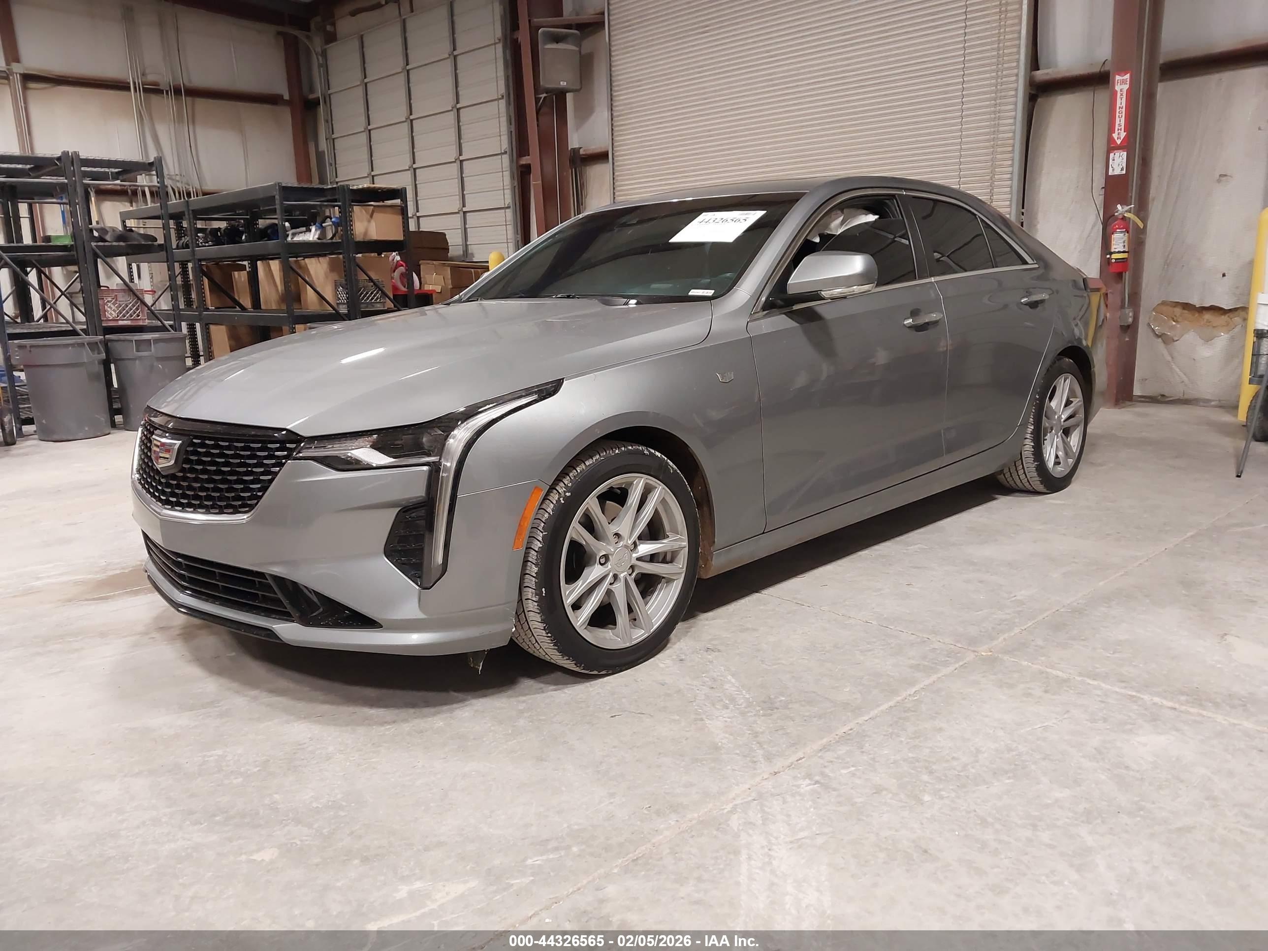 CADILLAC CT4 image 2