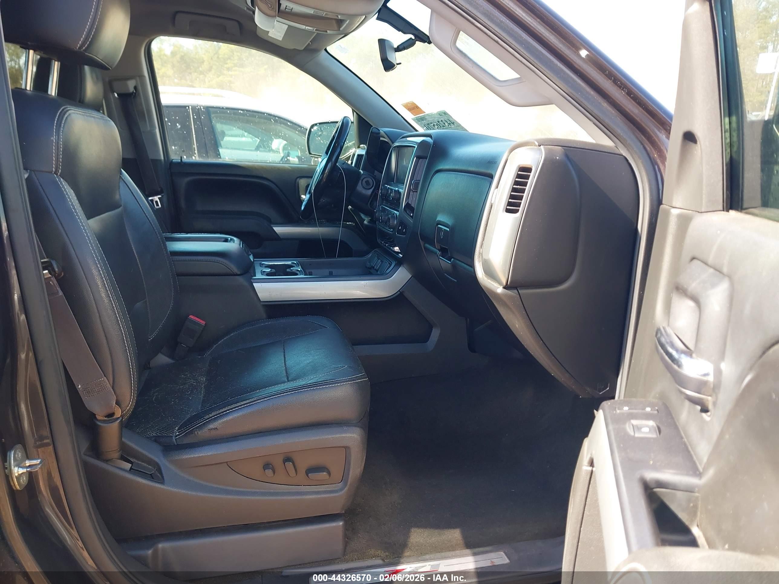 CHEVROLET SILVERADO image 5
