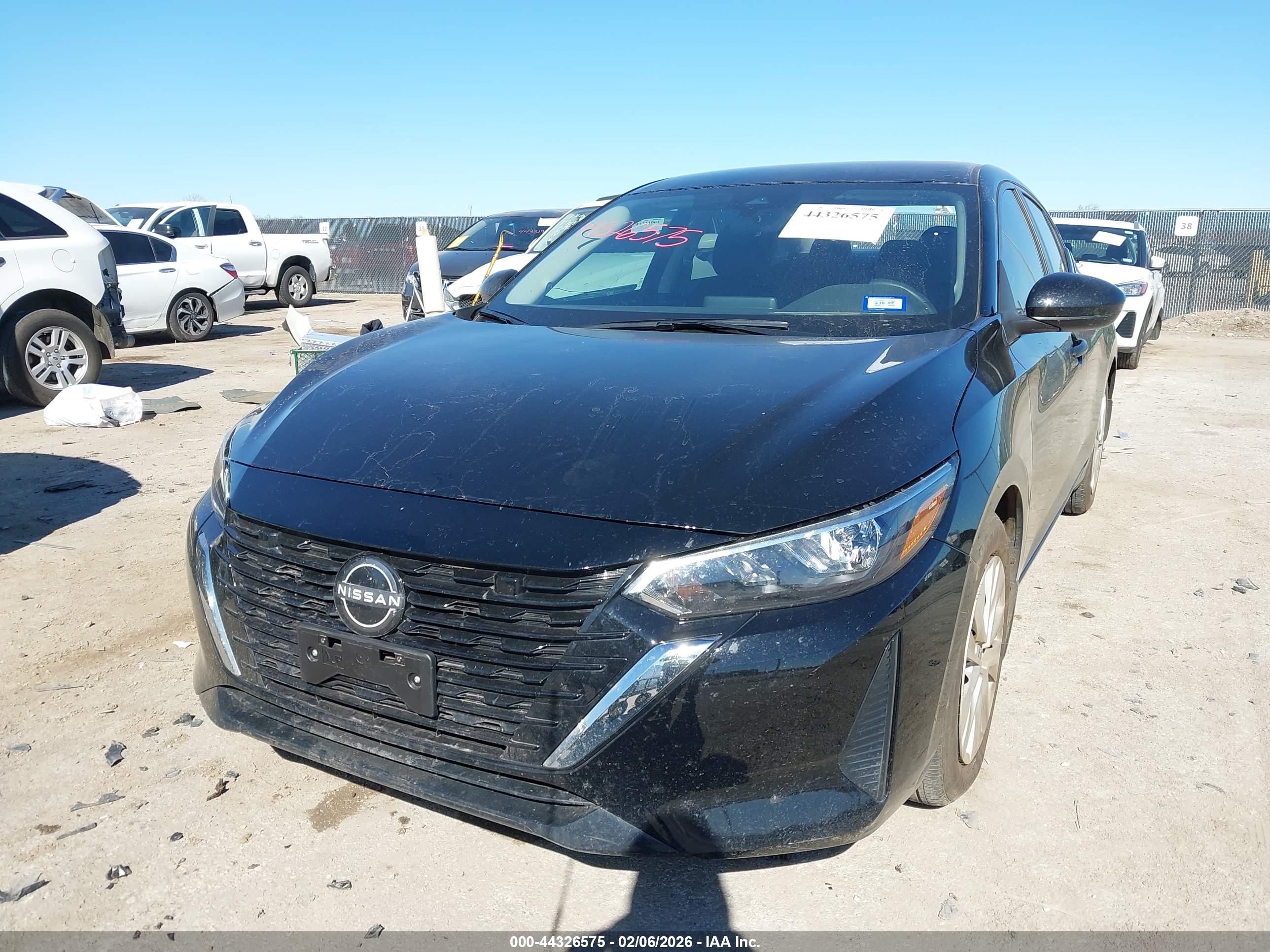 NISSAN SENTRA image 2