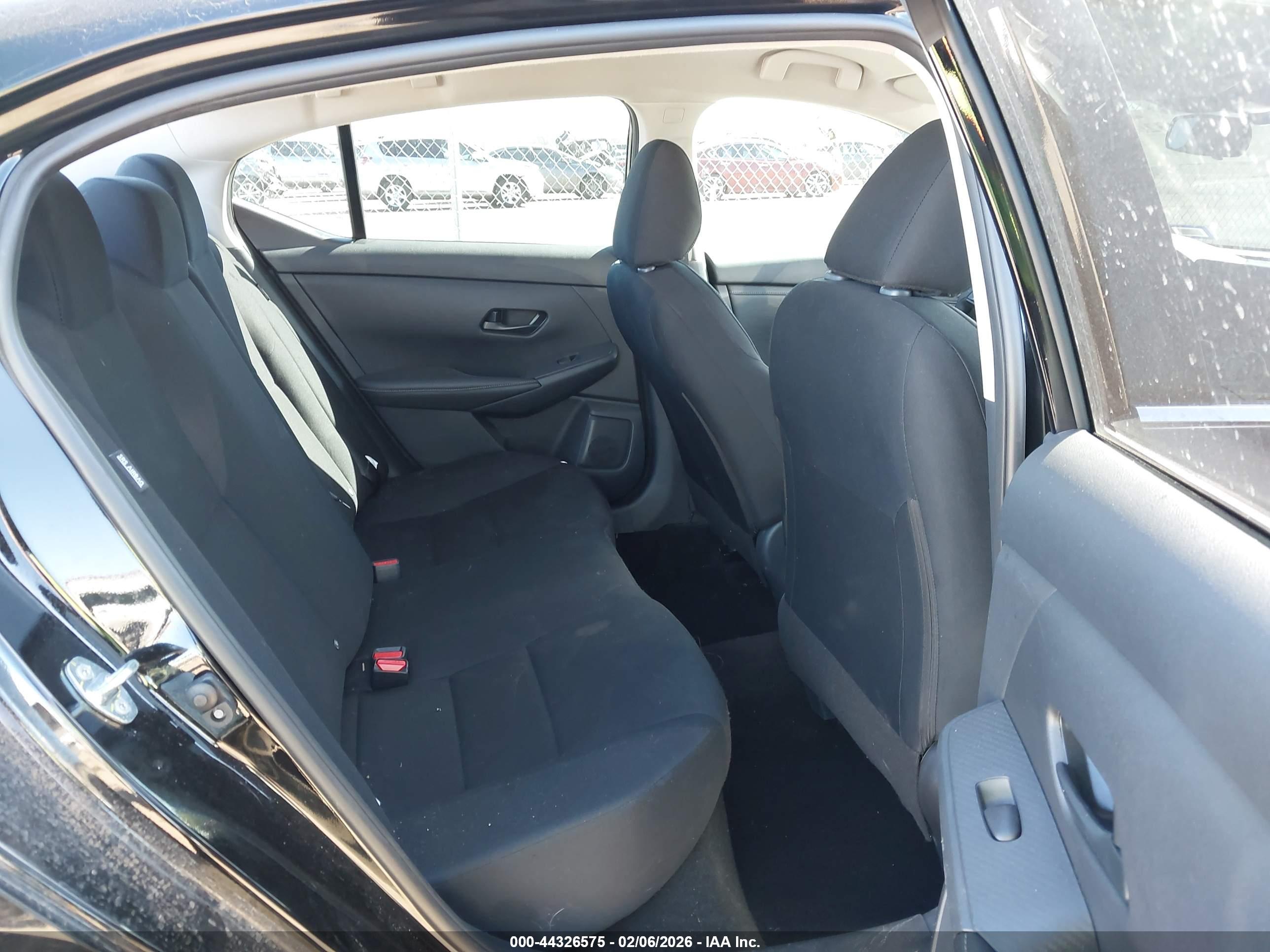 NISSAN SENTRA image 8