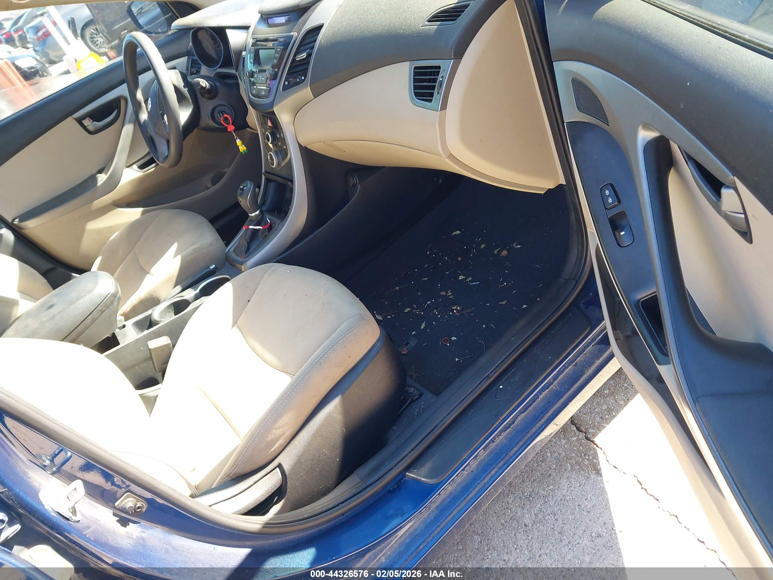 HYUNDAI ELANTRA image 5