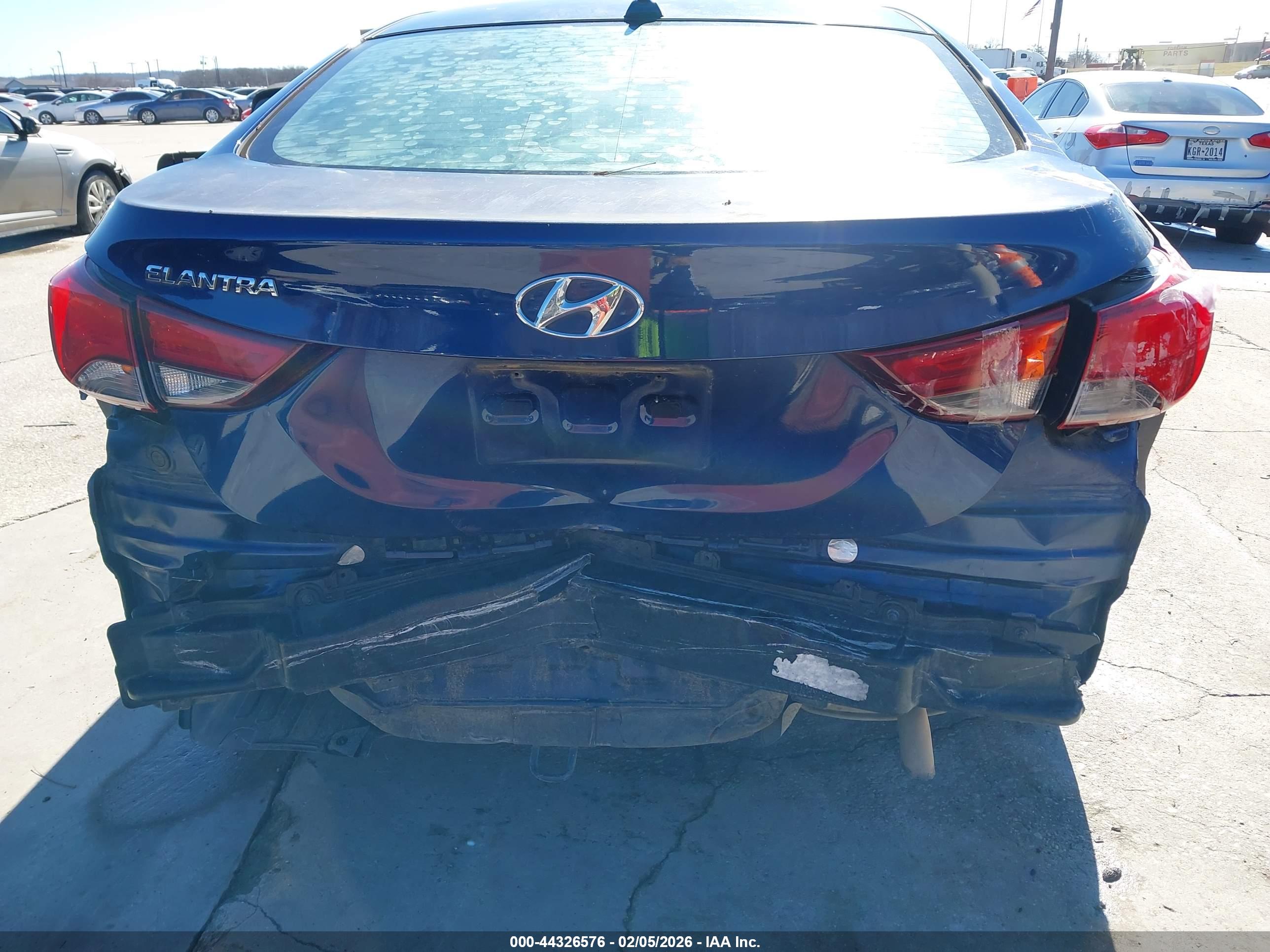 HYUNDAI ELANTRA image 6