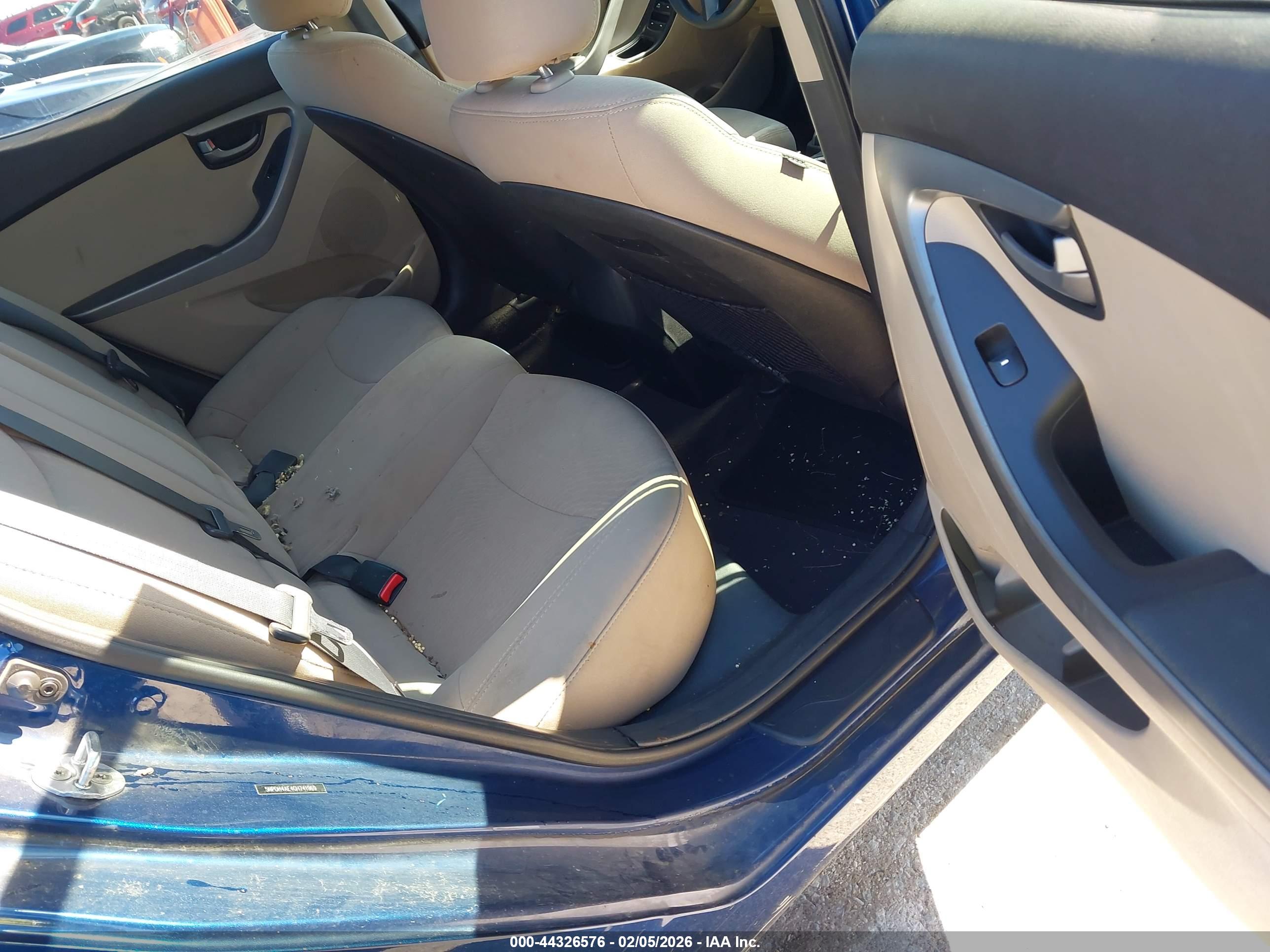 HYUNDAI ELANTRA image 8