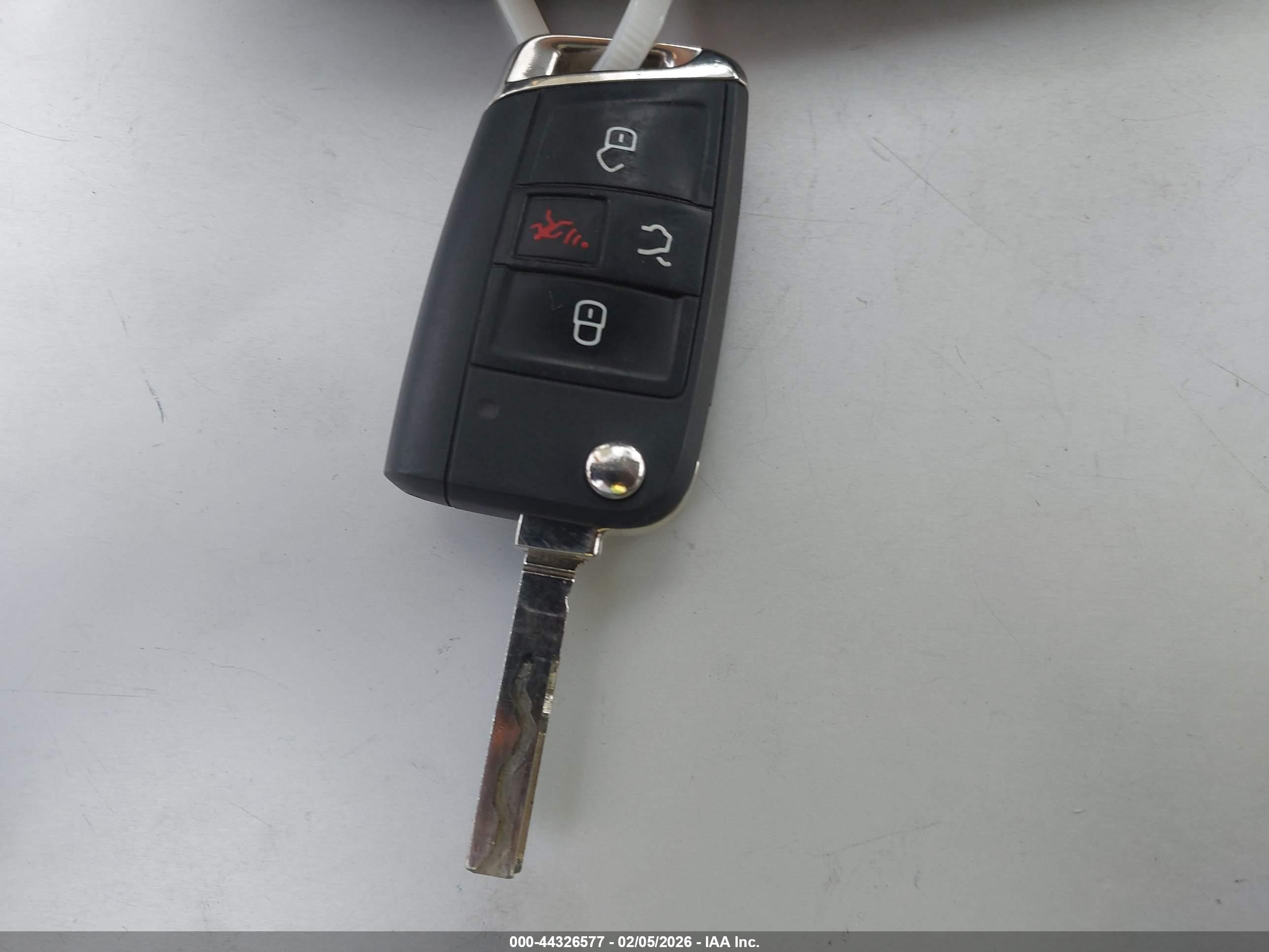 VOLKSWAGEN TIGUAN image 11