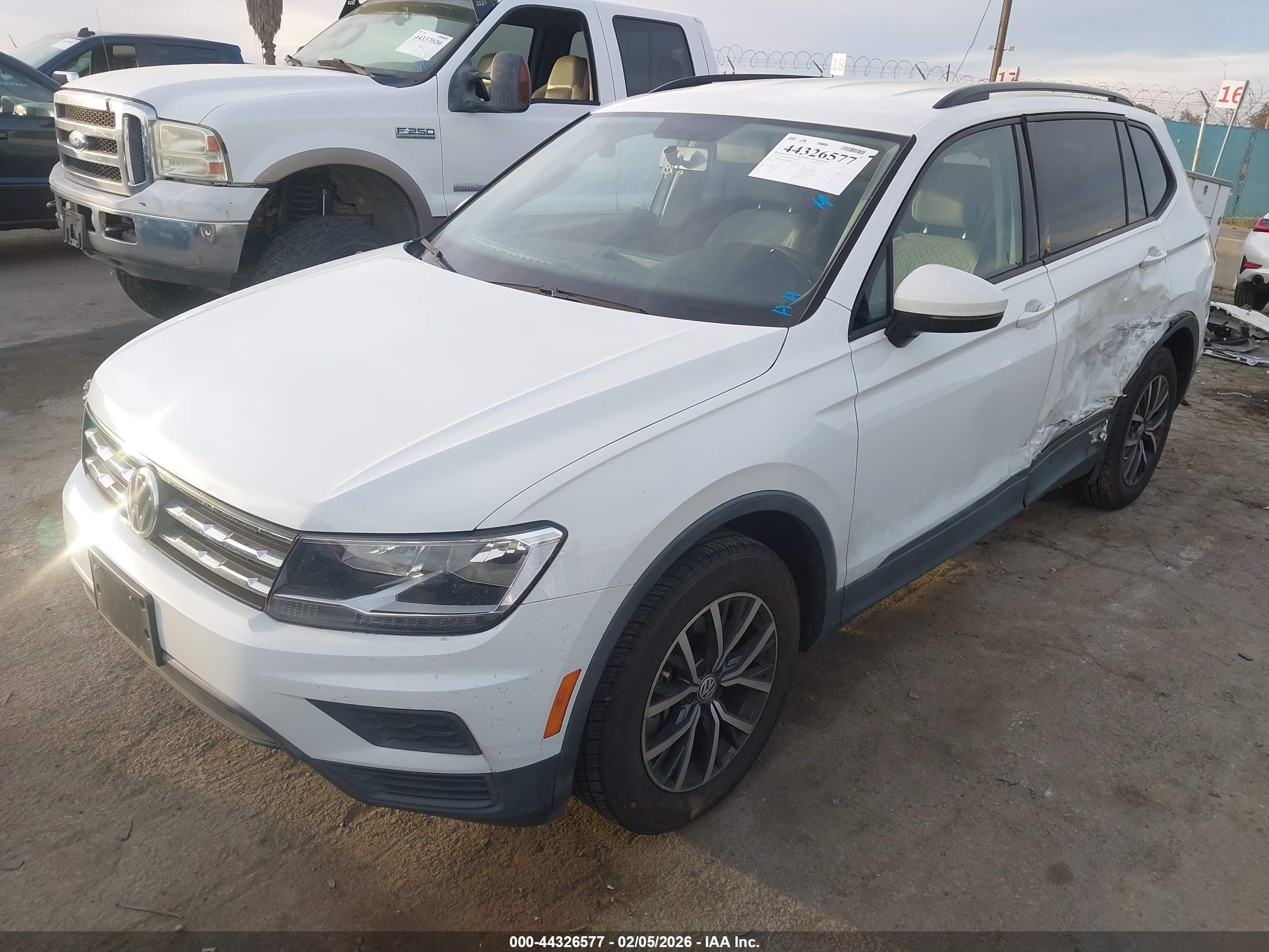 VOLKSWAGEN TIGUAN image 2