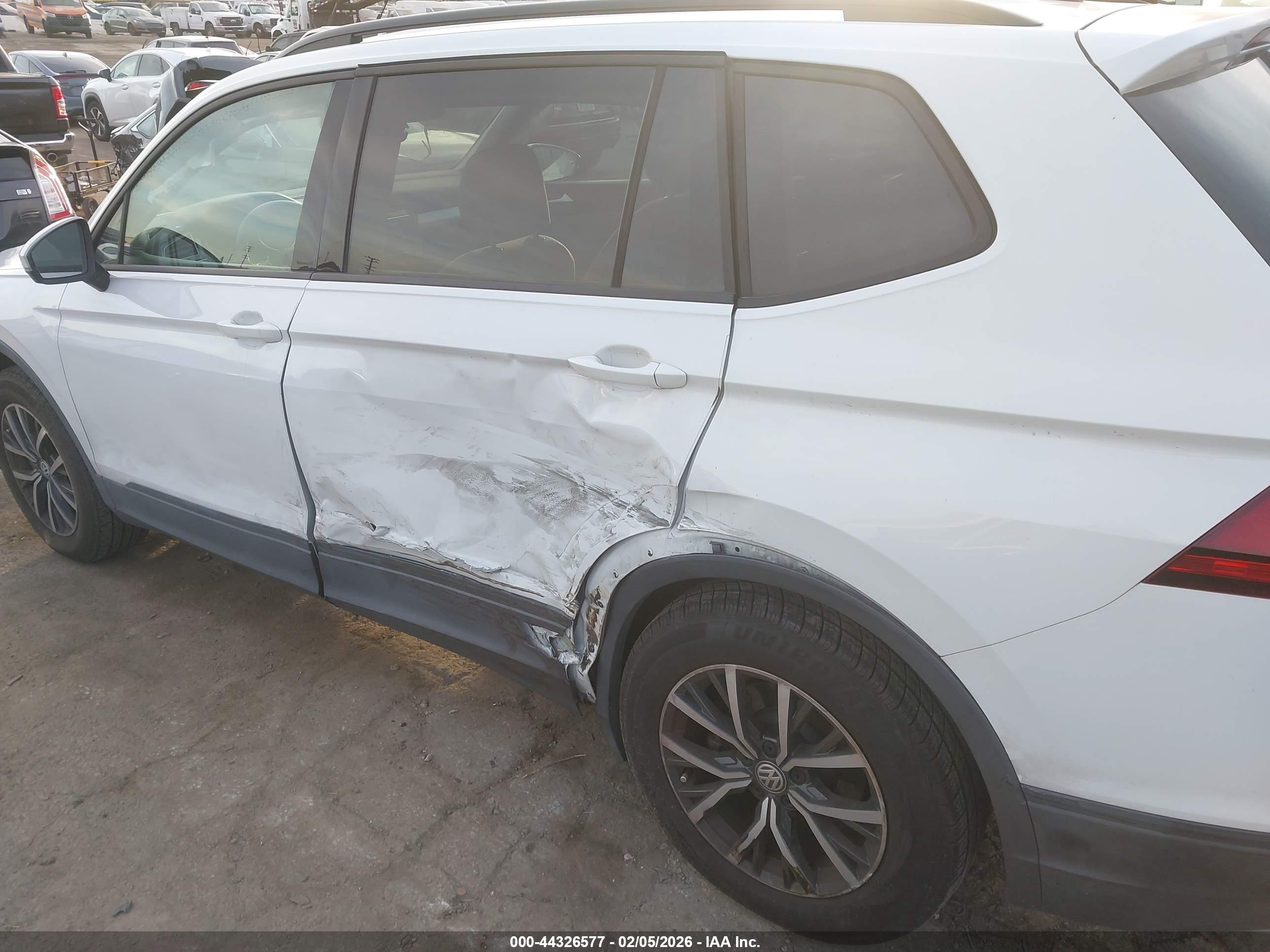 VOLKSWAGEN TIGUAN image 6