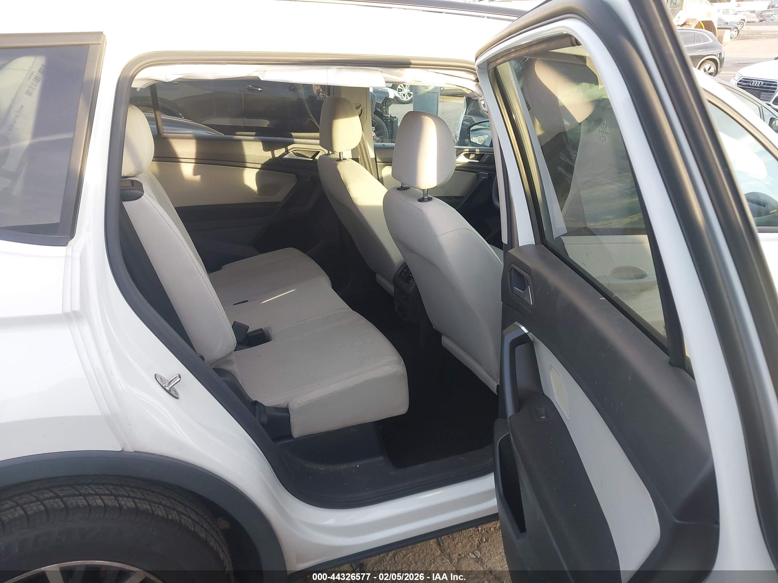 VOLKSWAGEN TIGUAN image 8