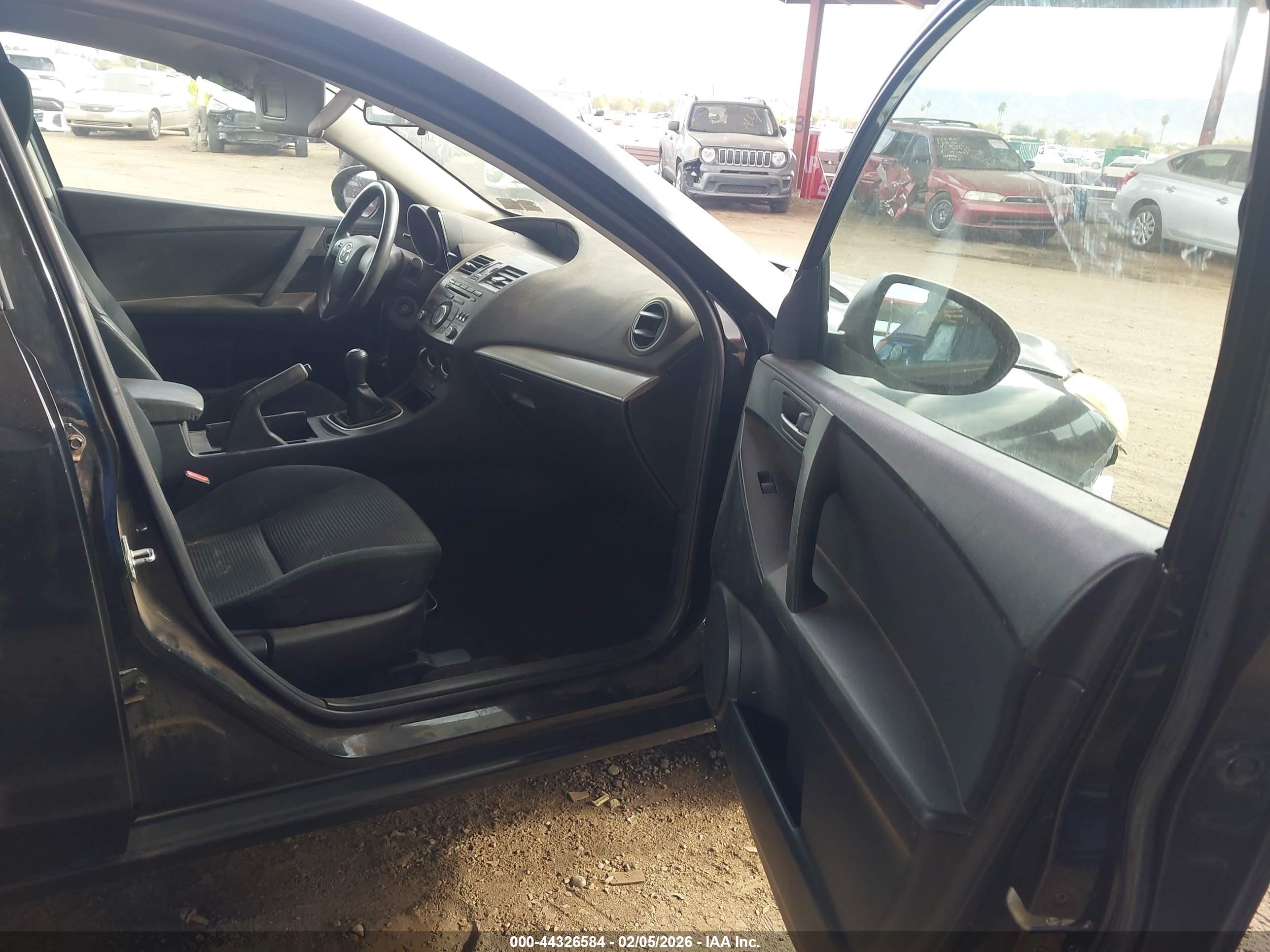 MAZDA MAZDA3 image 5