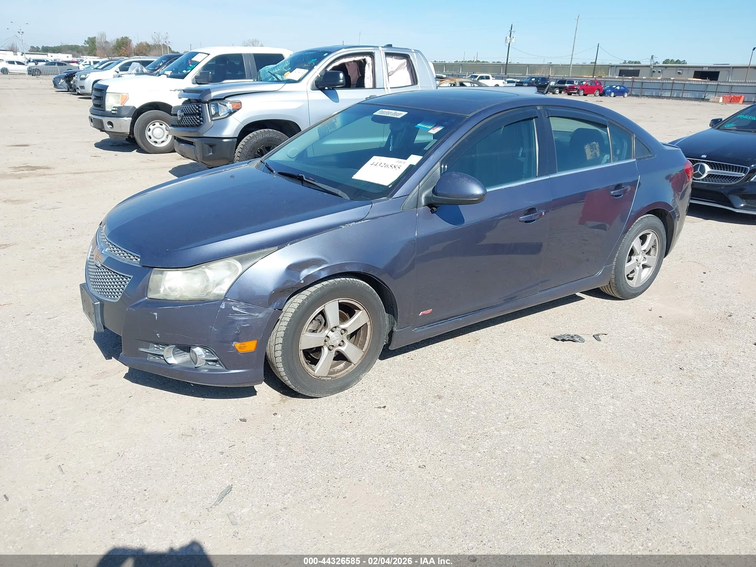 CHEVROLET CRUZE image 2