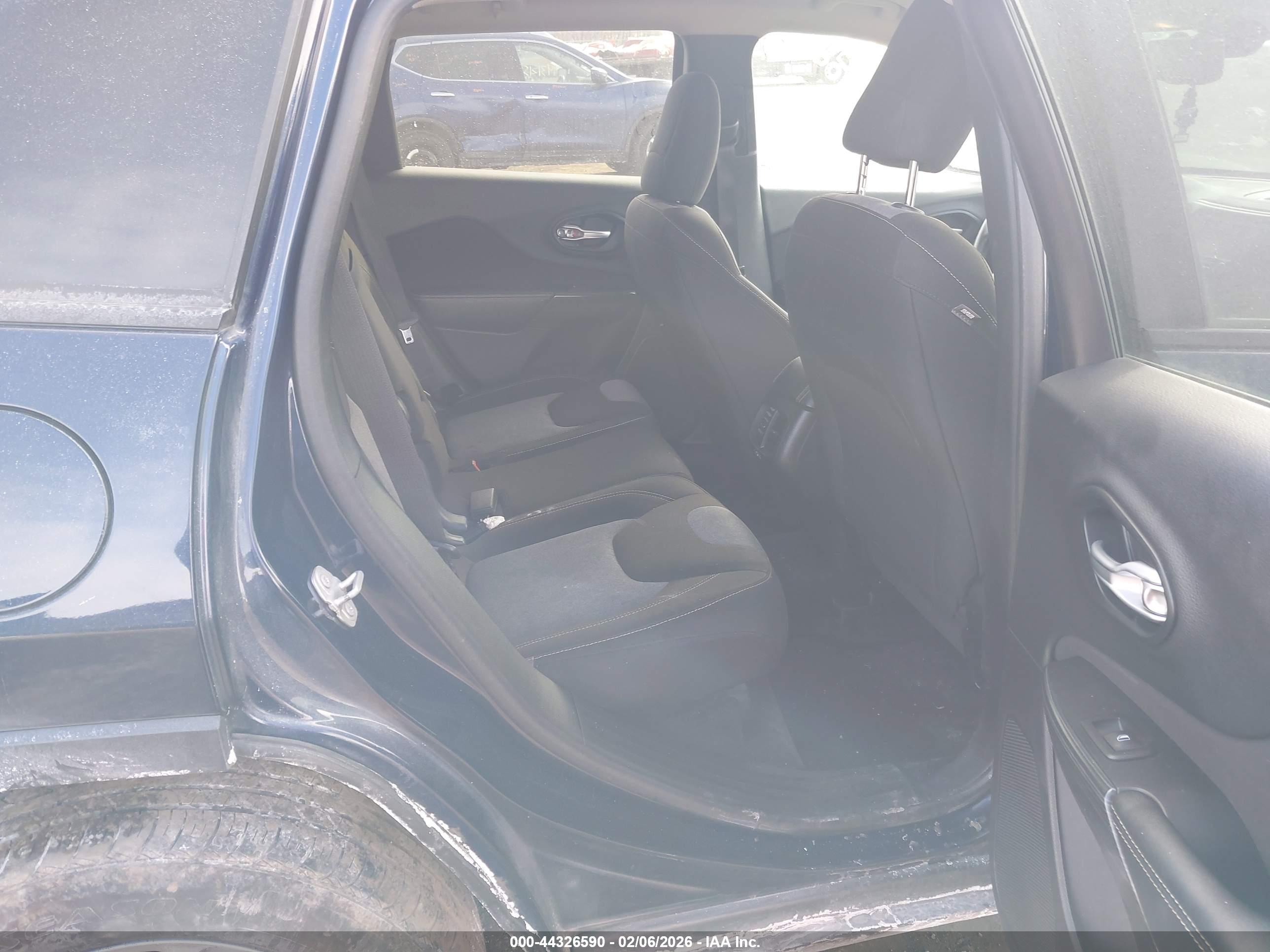 JEEP CHEROKEE image 8