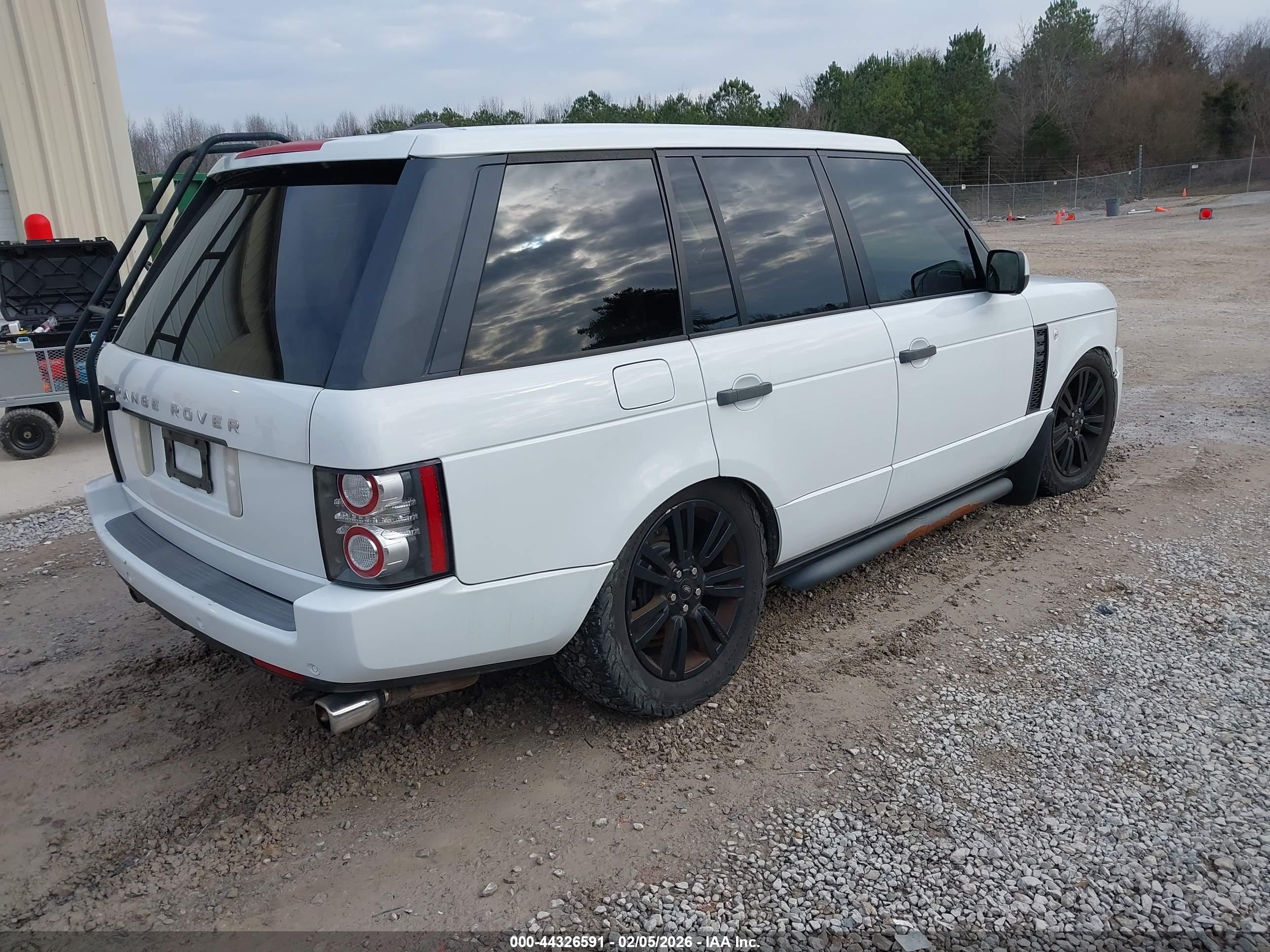 LAND ROVER image 4