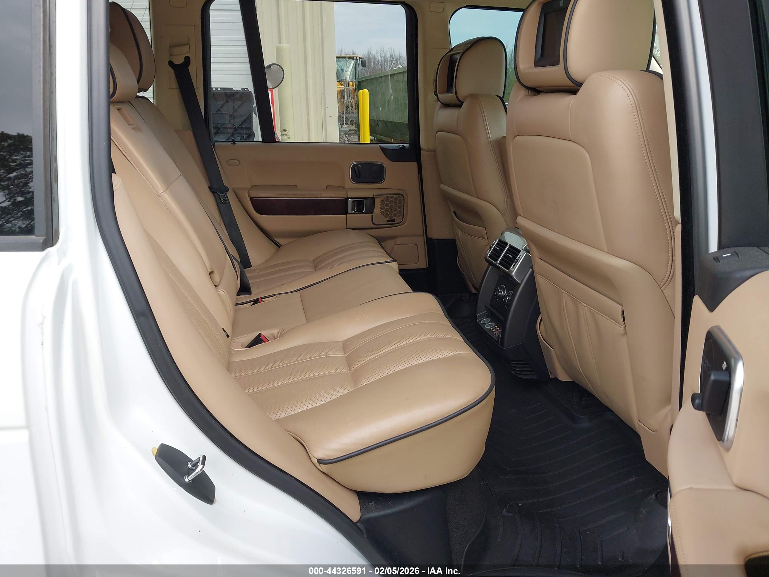 LAND ROVER image 8