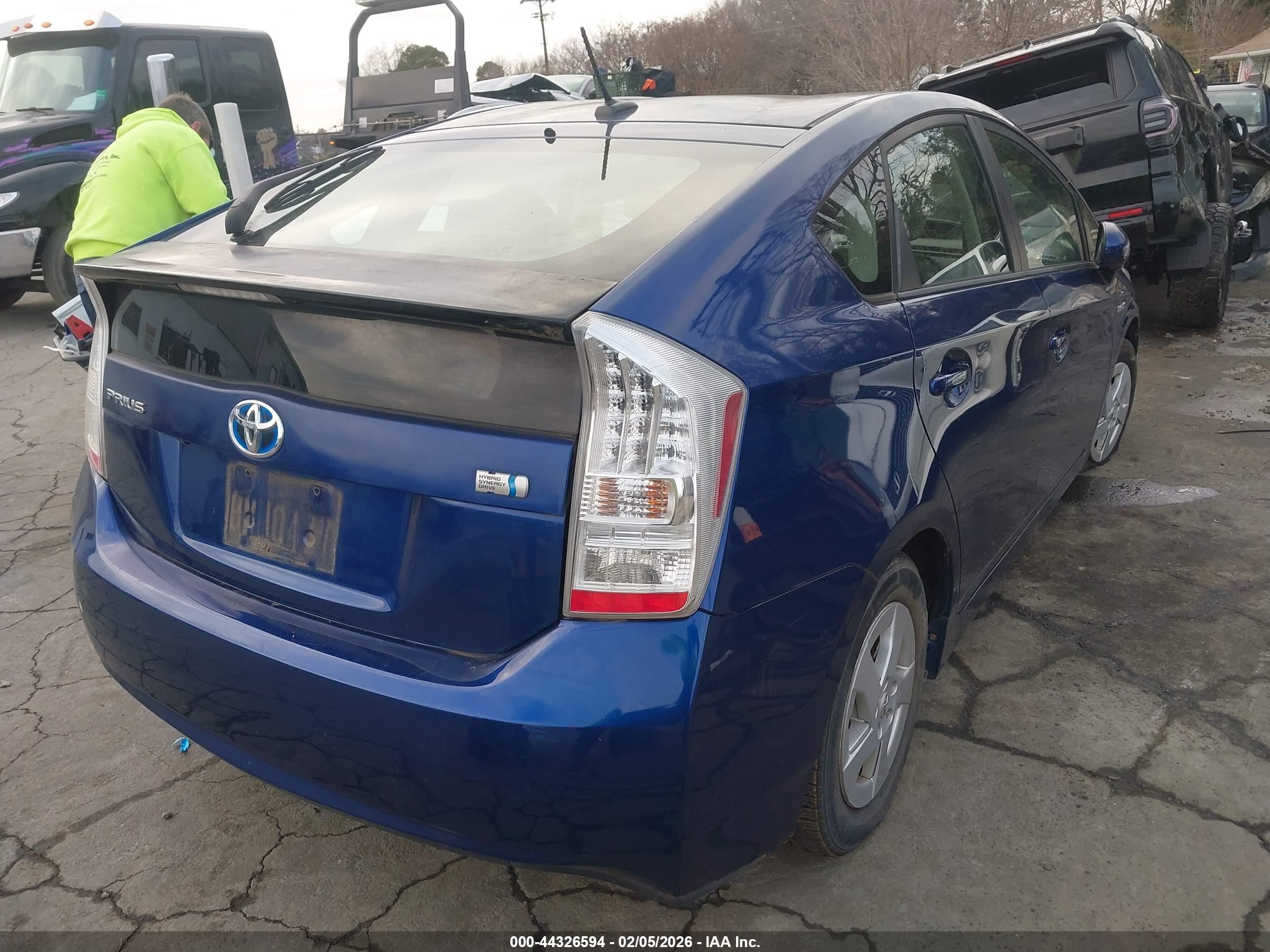 TOYOTA PRIUS image 4