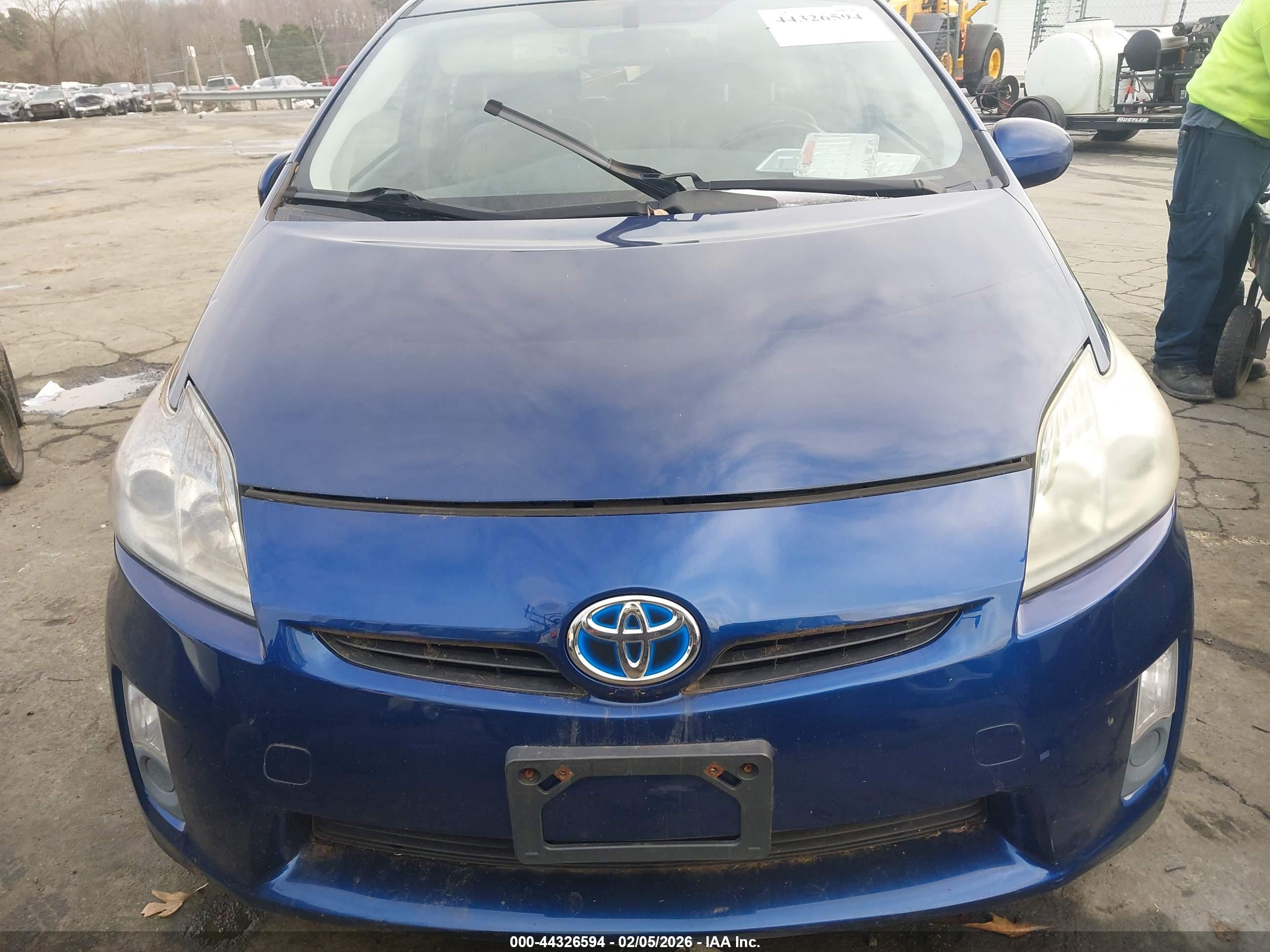 TOYOTA PRIUS image 6