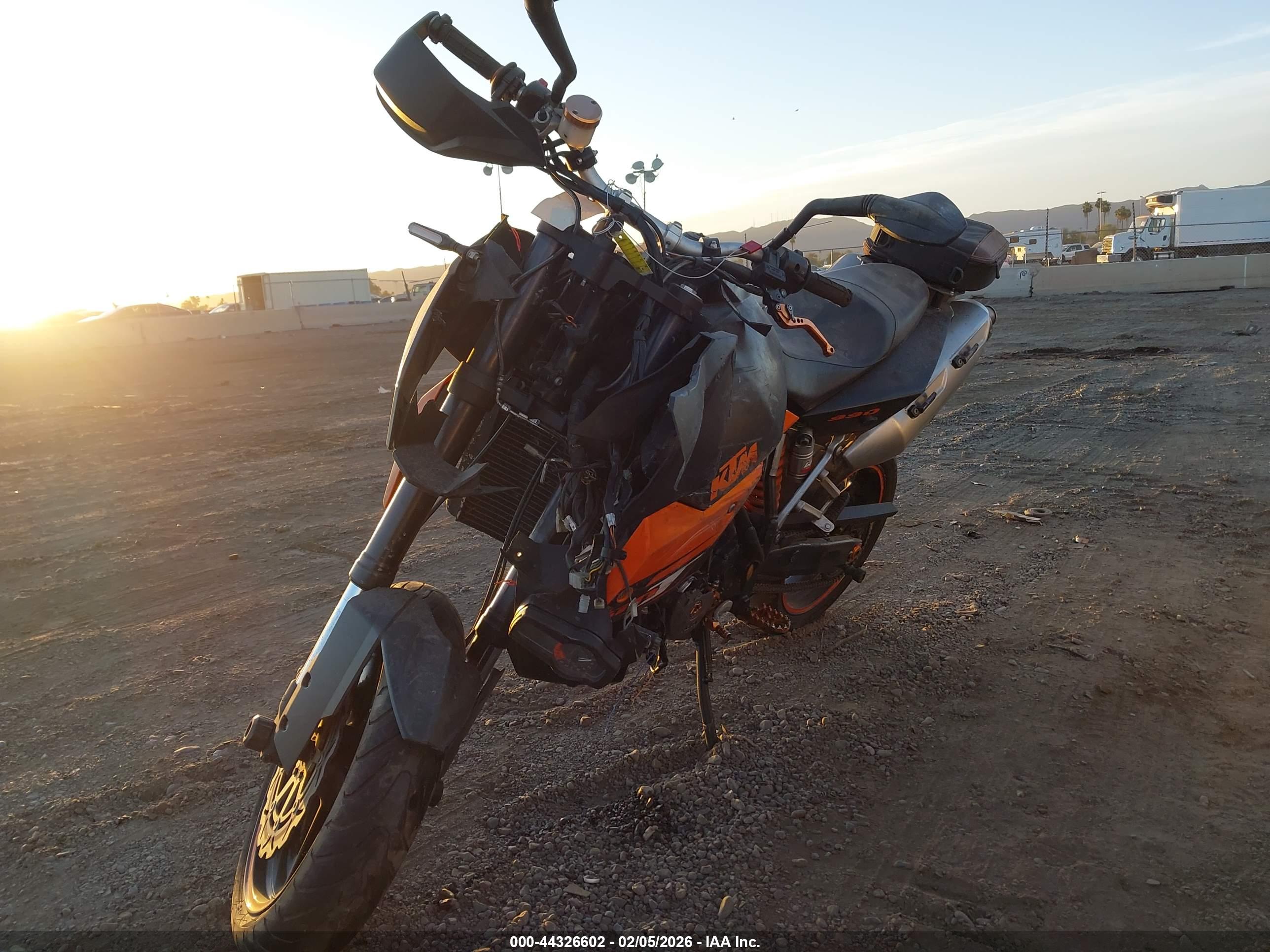 KTM 990 image 2