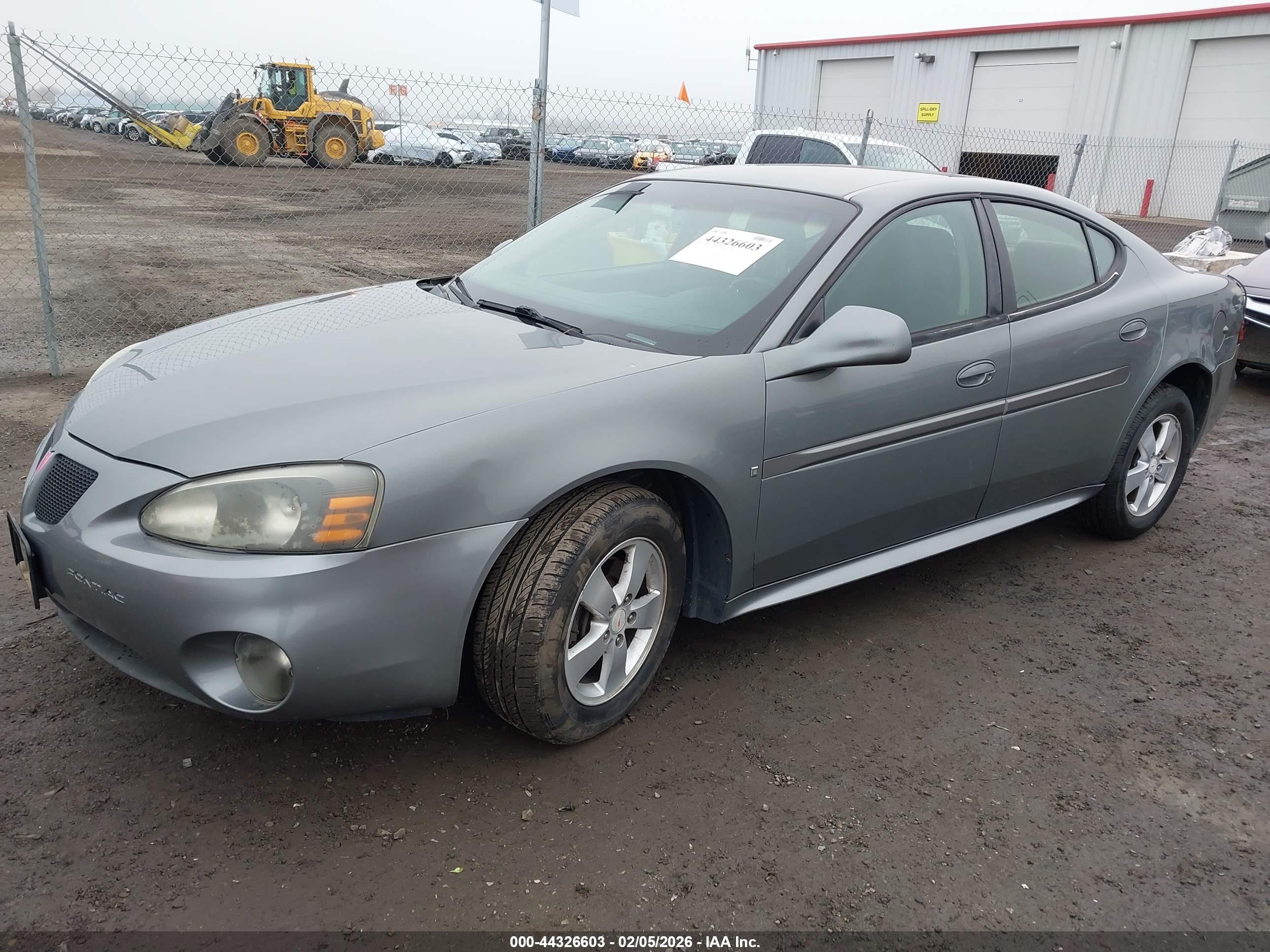 PONTIAC GRAND image 2