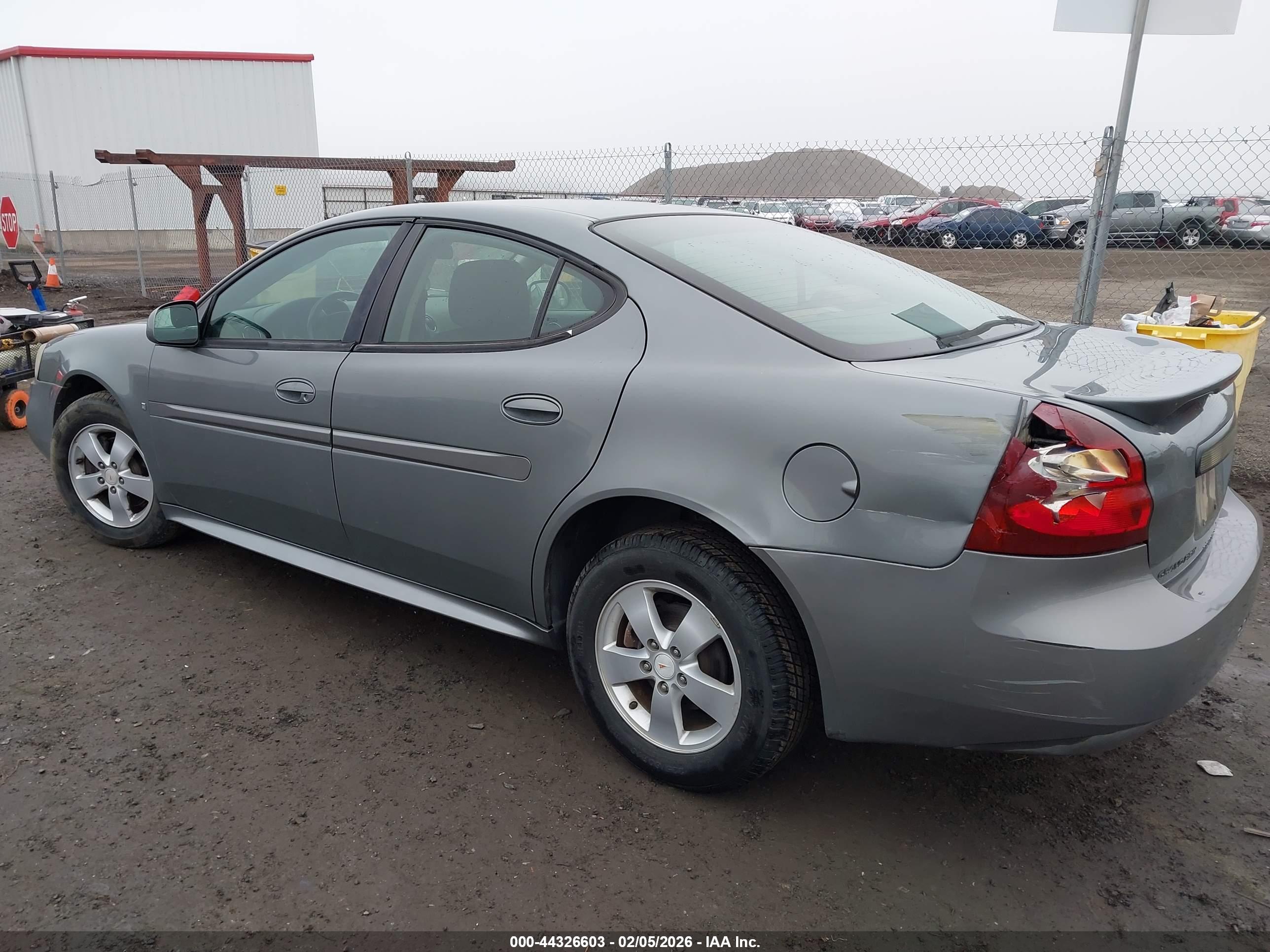 PONTIAC GRAND image 3