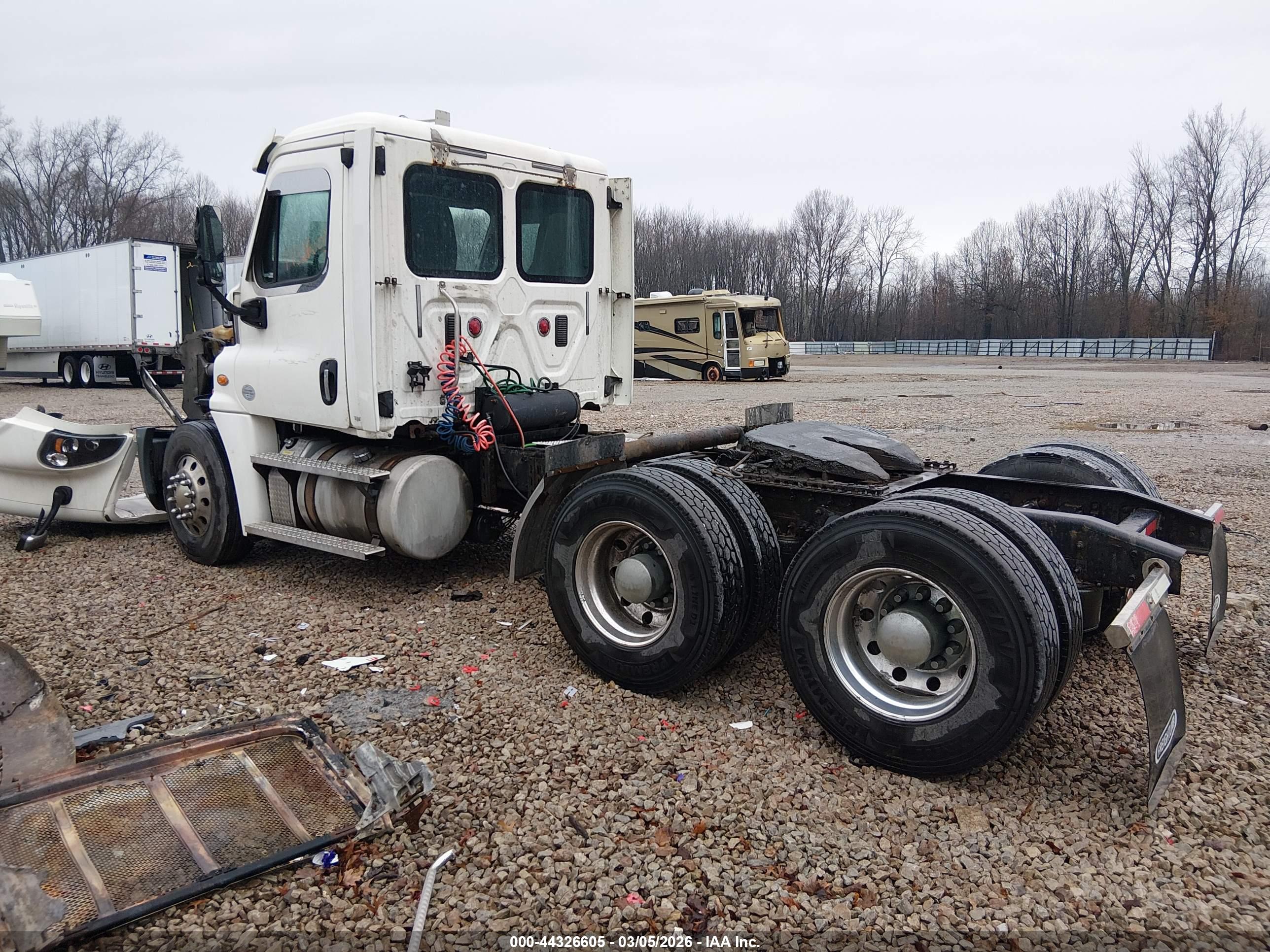 FREIGHTLINER CASCADIA image 3