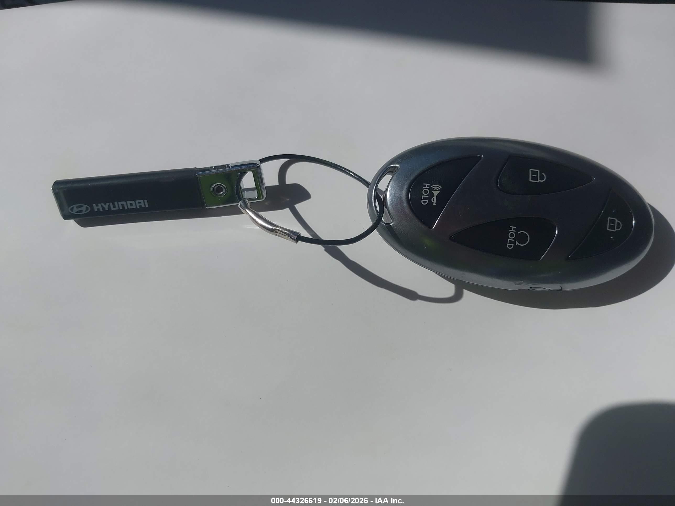 HYUNDAI TUCSON image 11