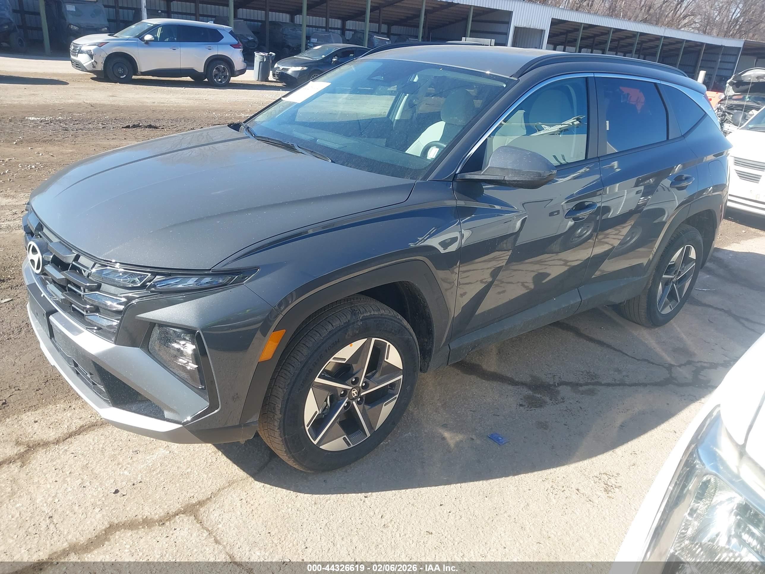 HYUNDAI TUCSON image 2