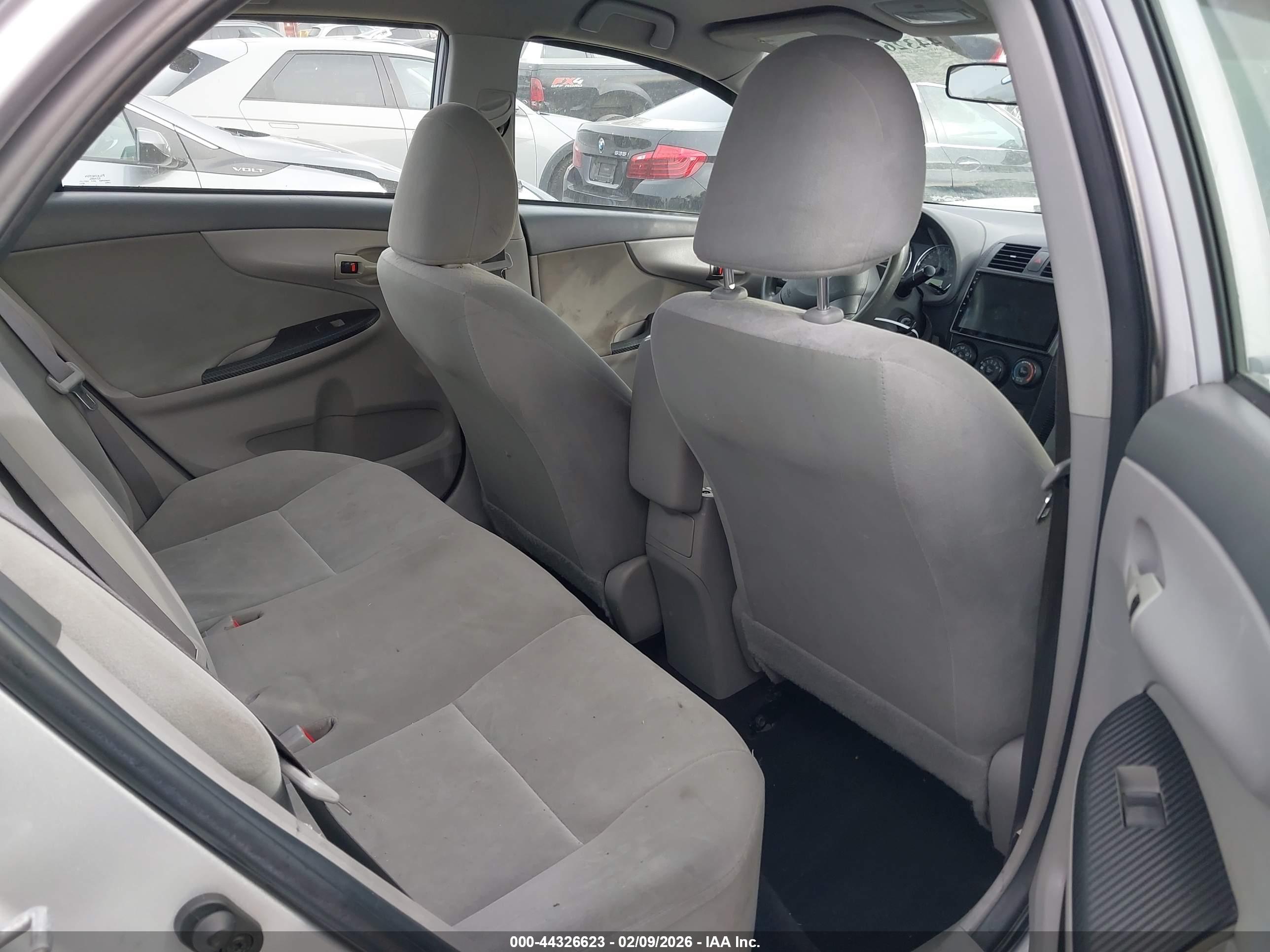 TOYOTA COROLLA image 8