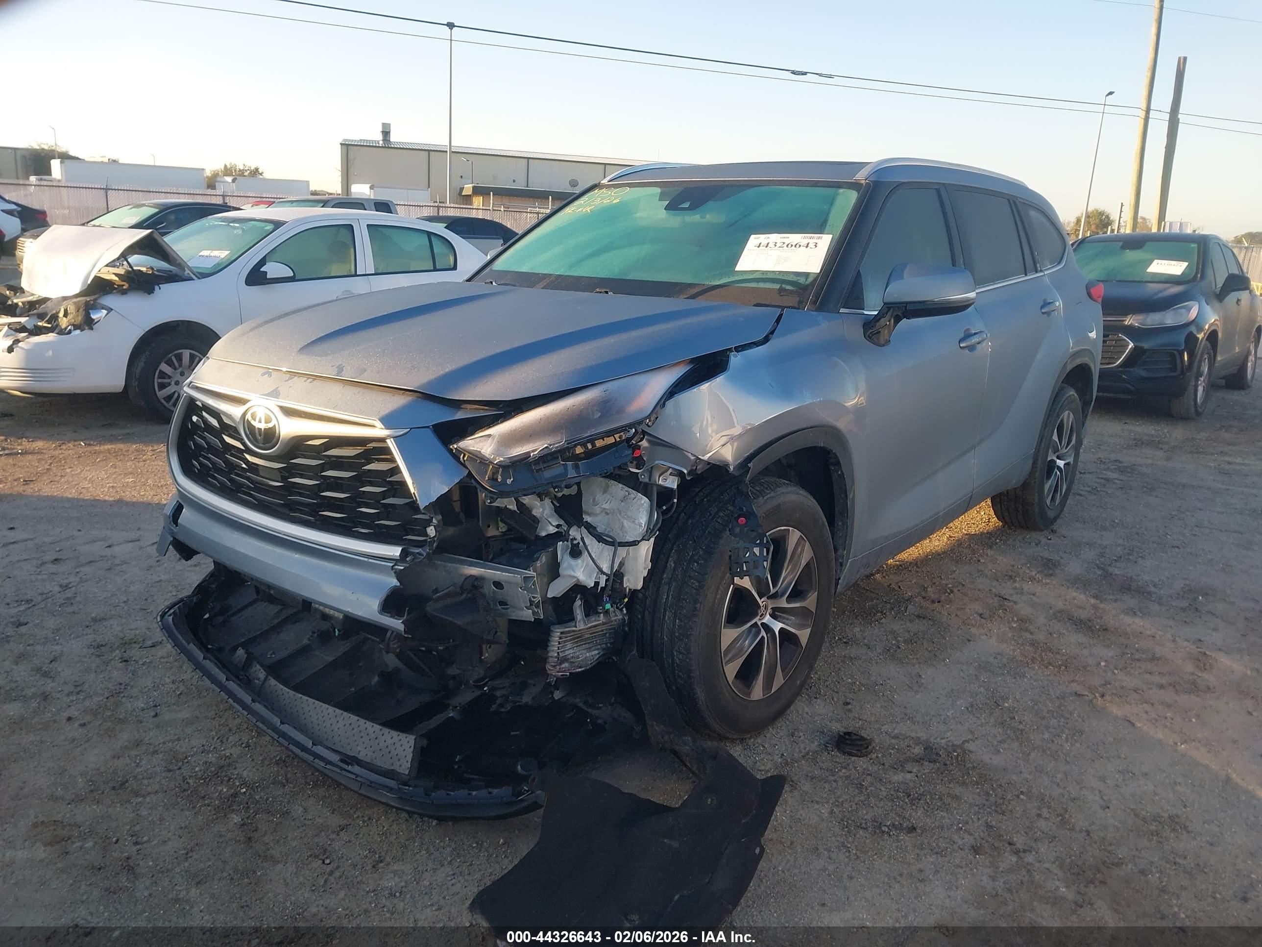 TOYOTA HIGHLANDER image 2