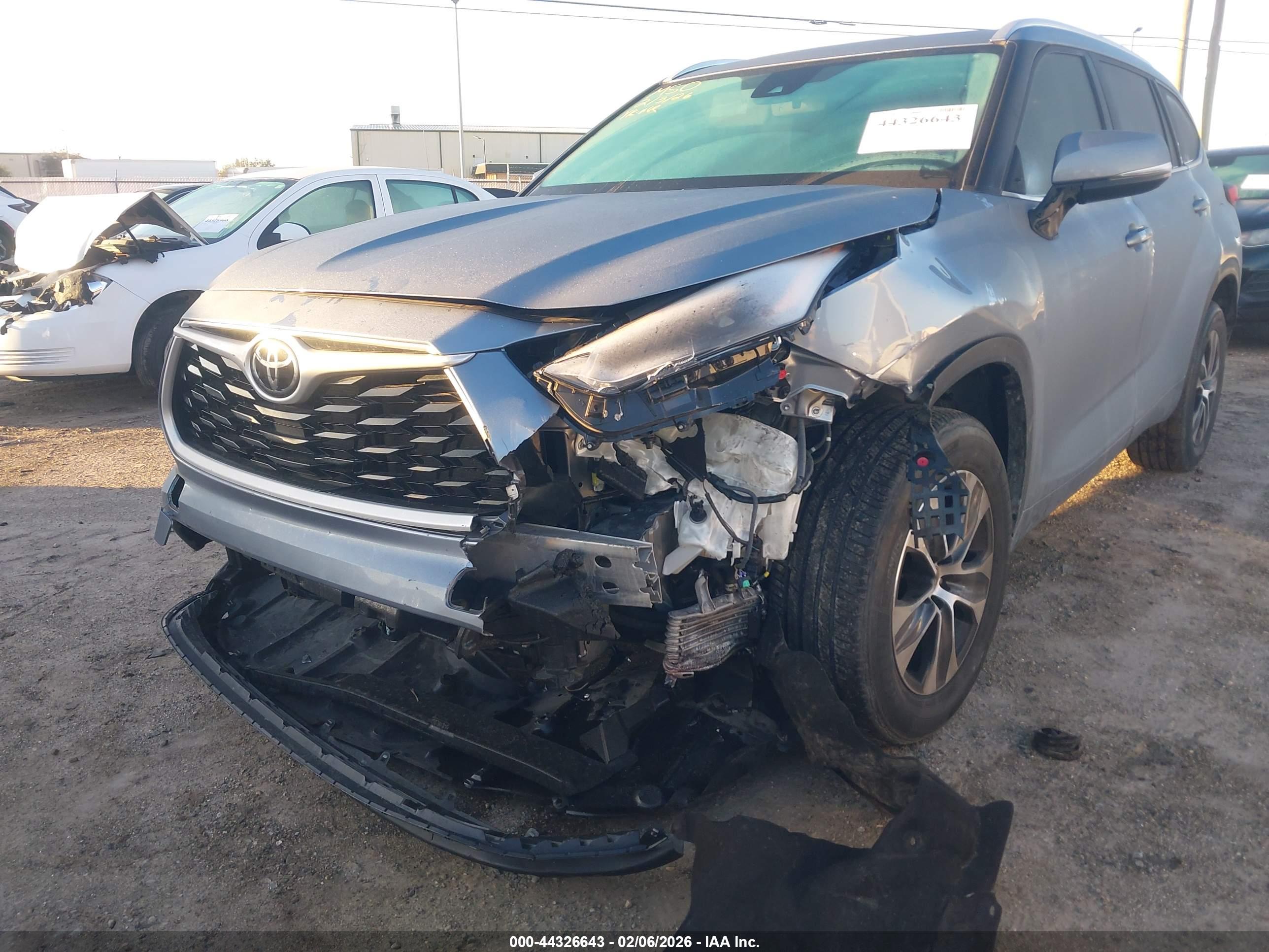 TOYOTA HIGHLANDER image 6