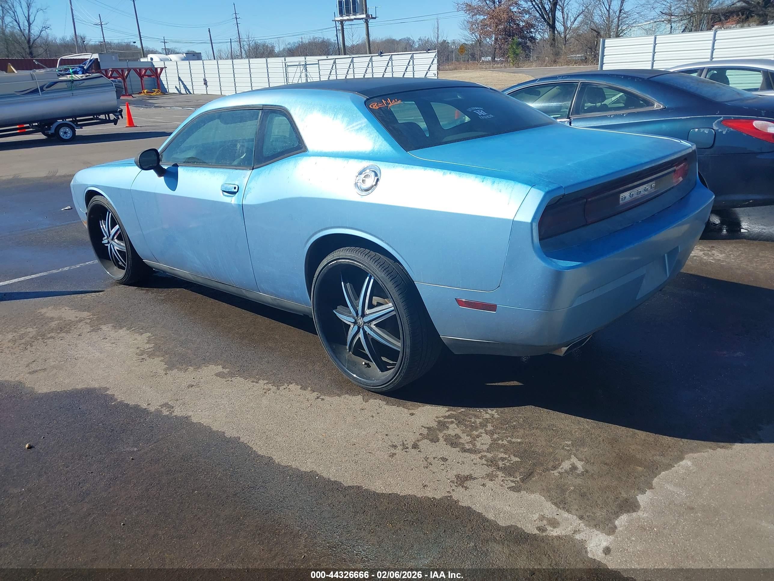 DODGE CHALLENGER image 3