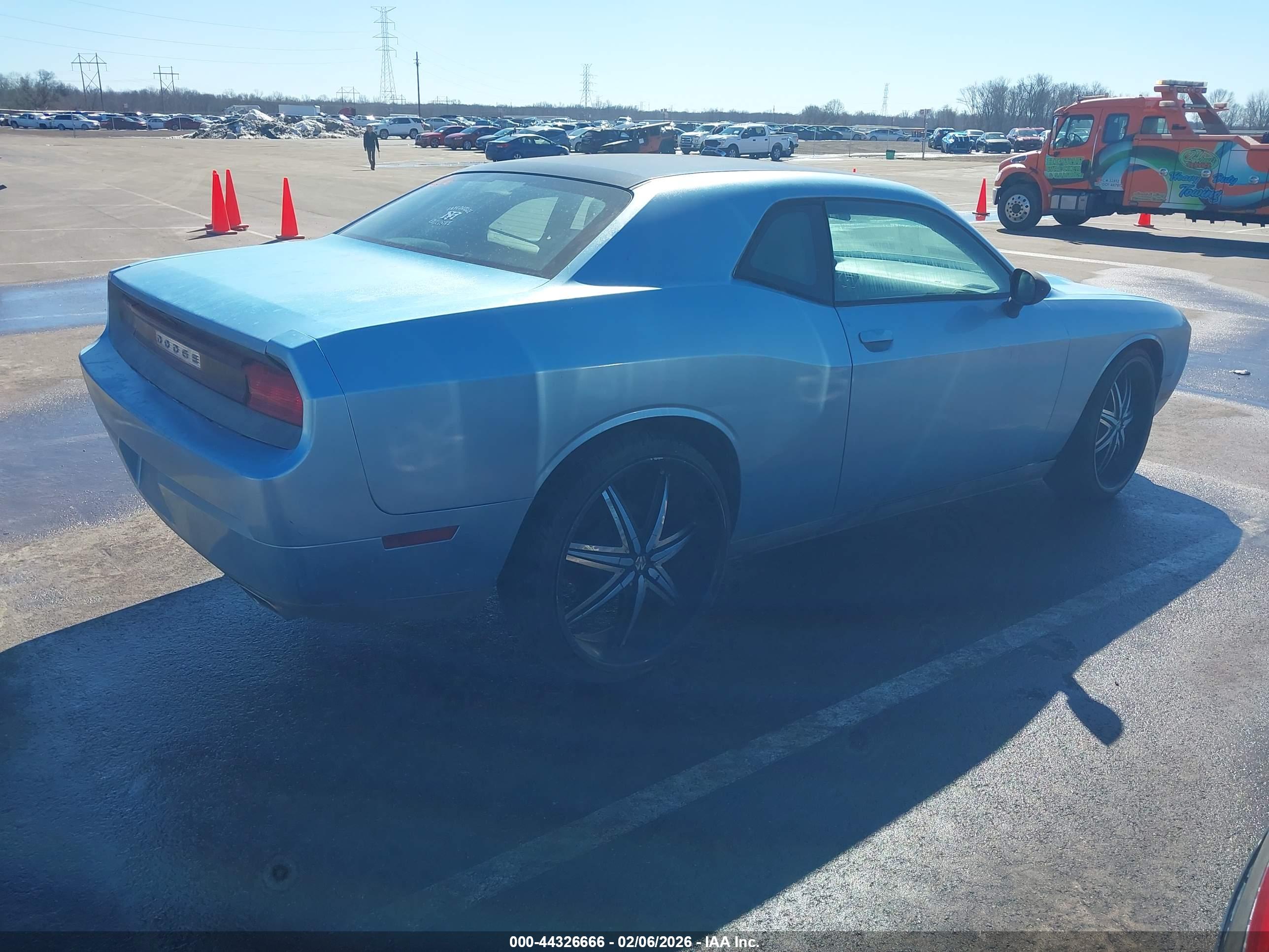 DODGE CHALLENGER image 4