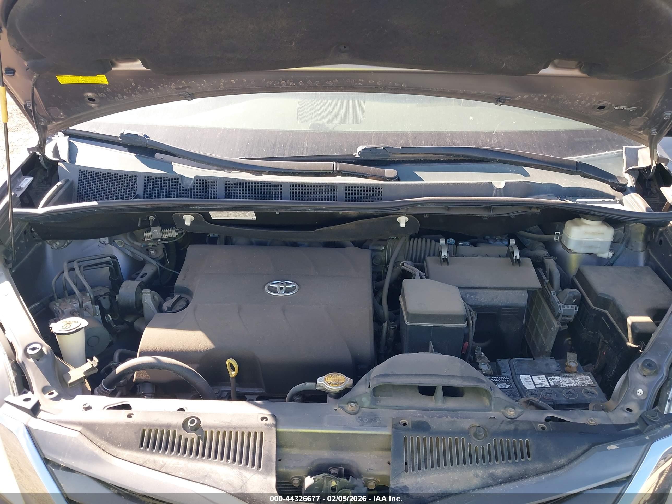 TOYOTA SIENNA image 10