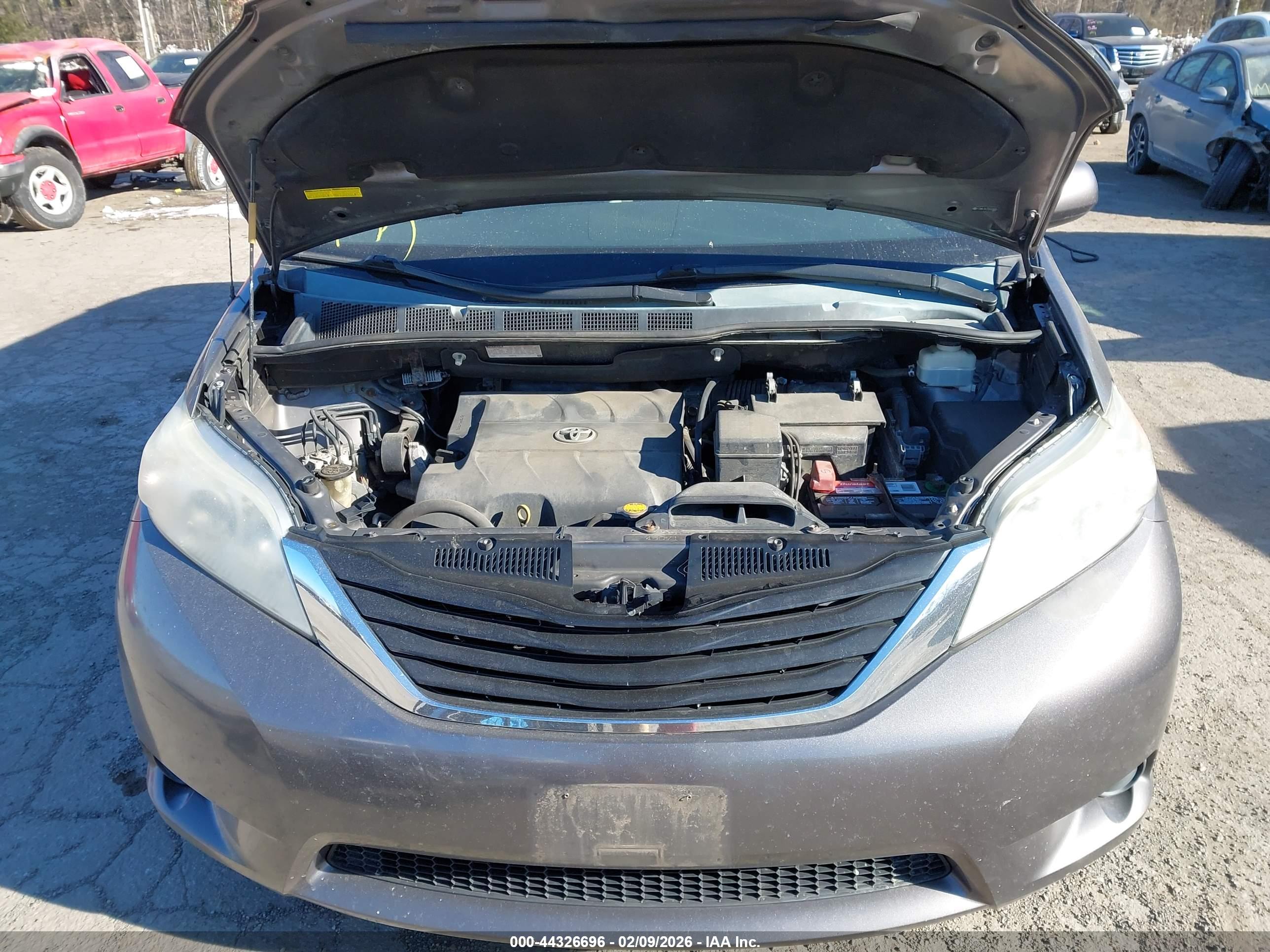 TOYOTA SIENNA image 10