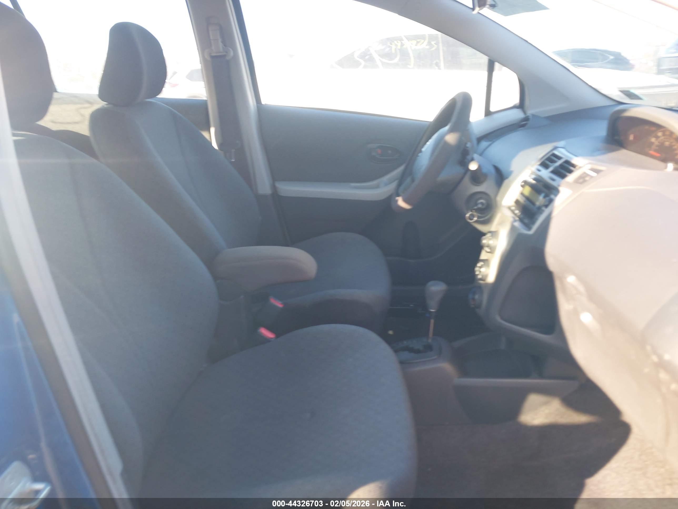 TOYOTA YARIS image 5