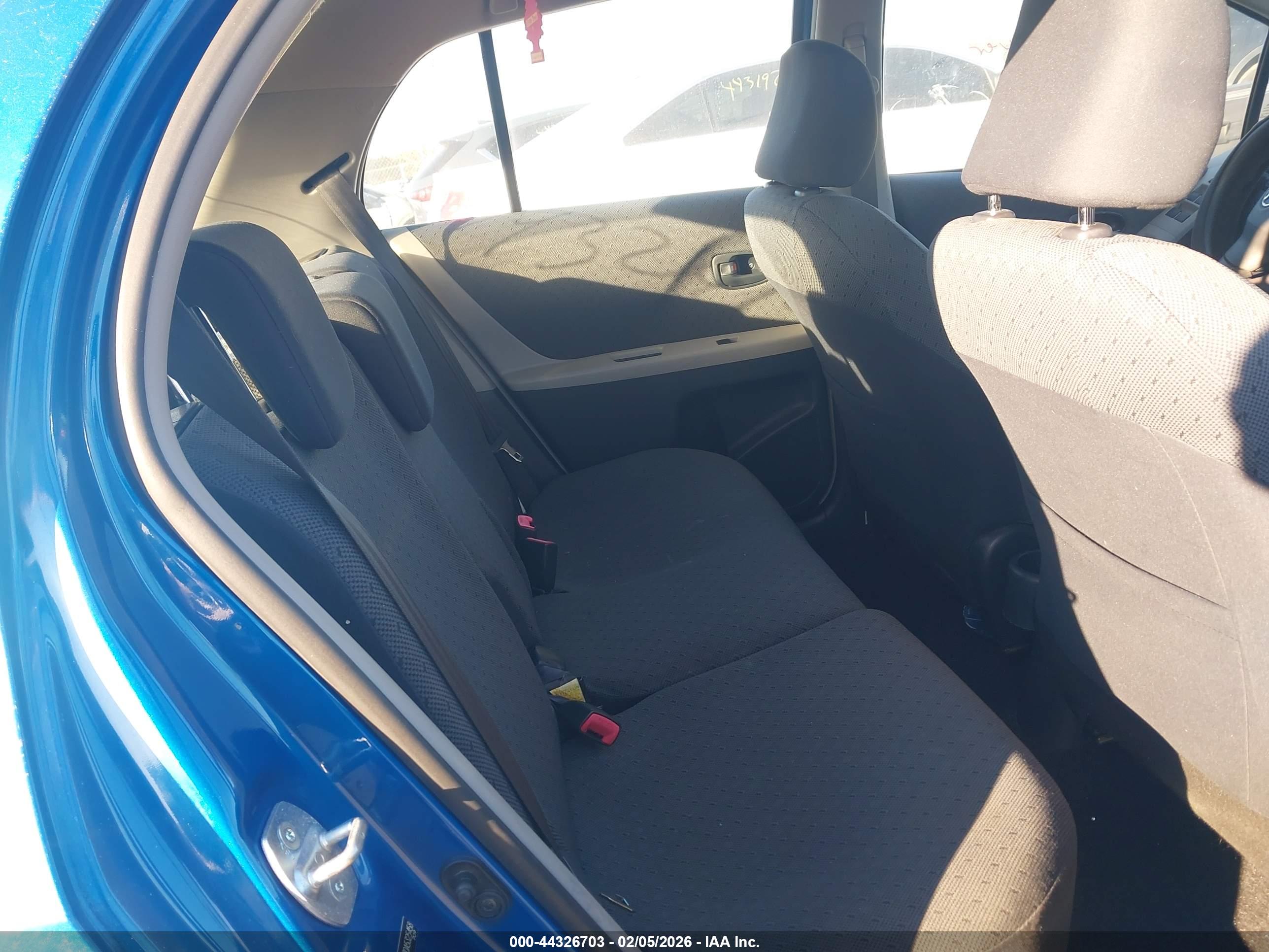 TOYOTA YARIS image 8