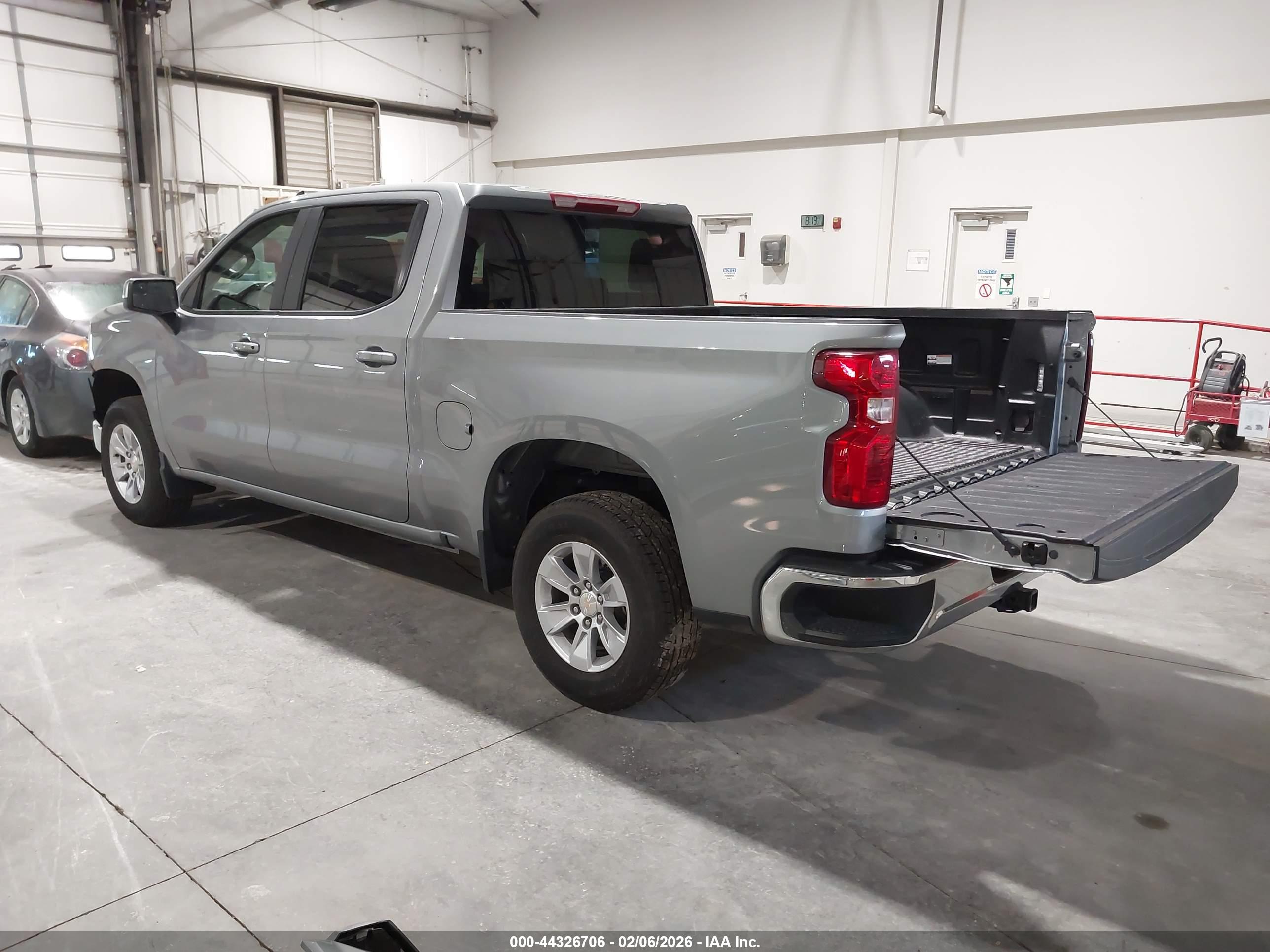 CHEVROLET SILVERADO image 3