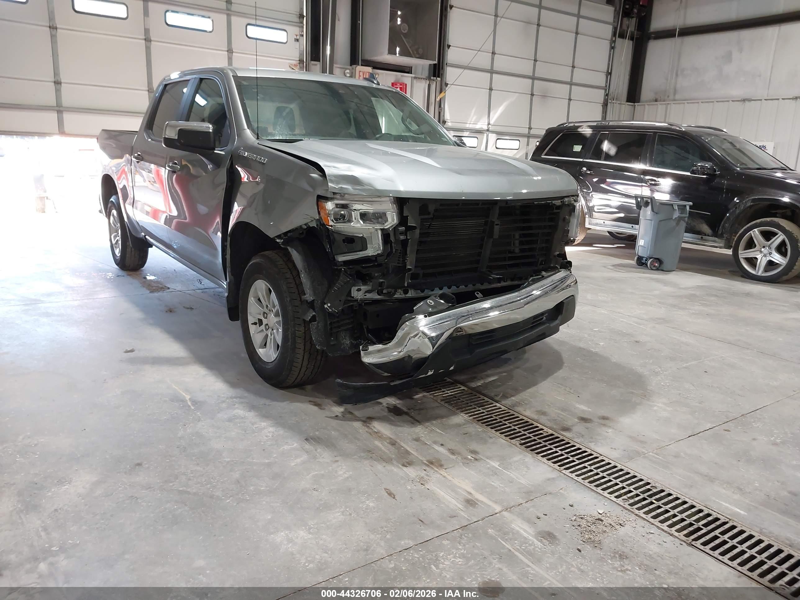 CHEVROLET SILVERADO image 6